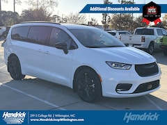 2026 Chrysler Pacifica Limited Passenger Van