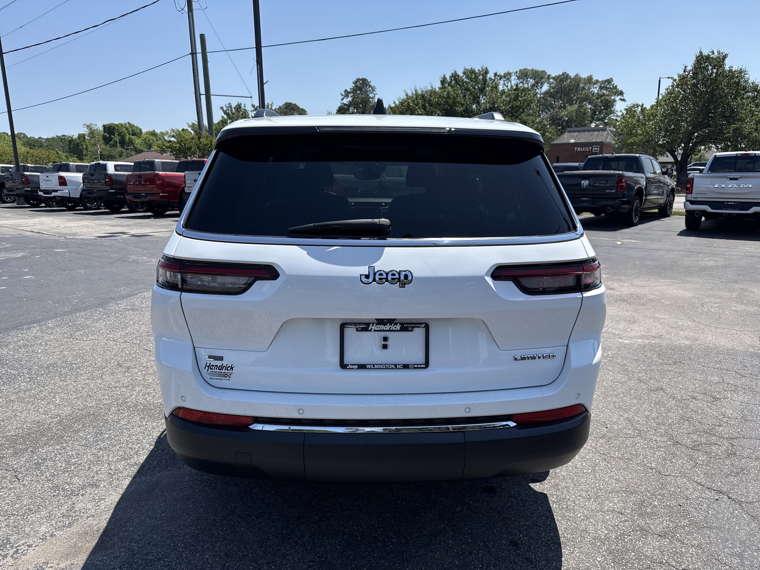 2023 Jeep Grand Cherokee Limited photo 3