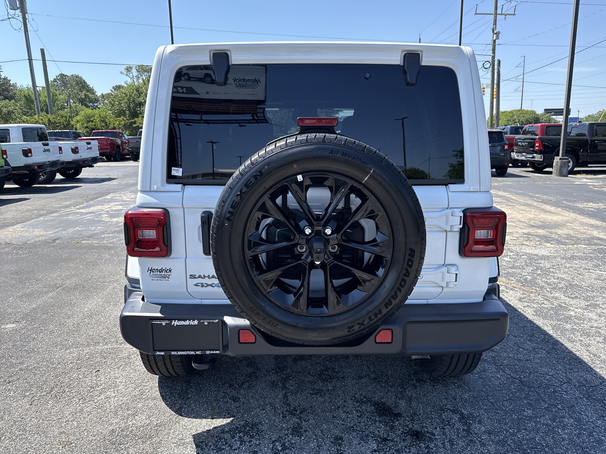 2025 Jeep Wrangler 4xe Sahara photo 3