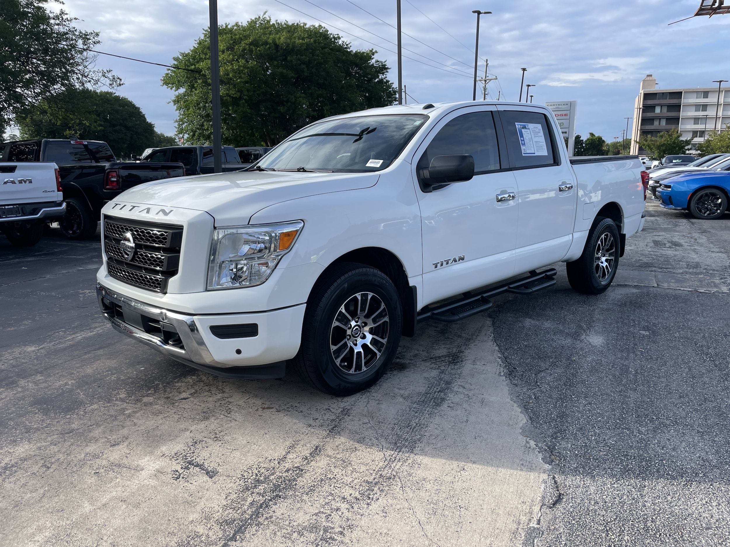 Nissan Titan SV