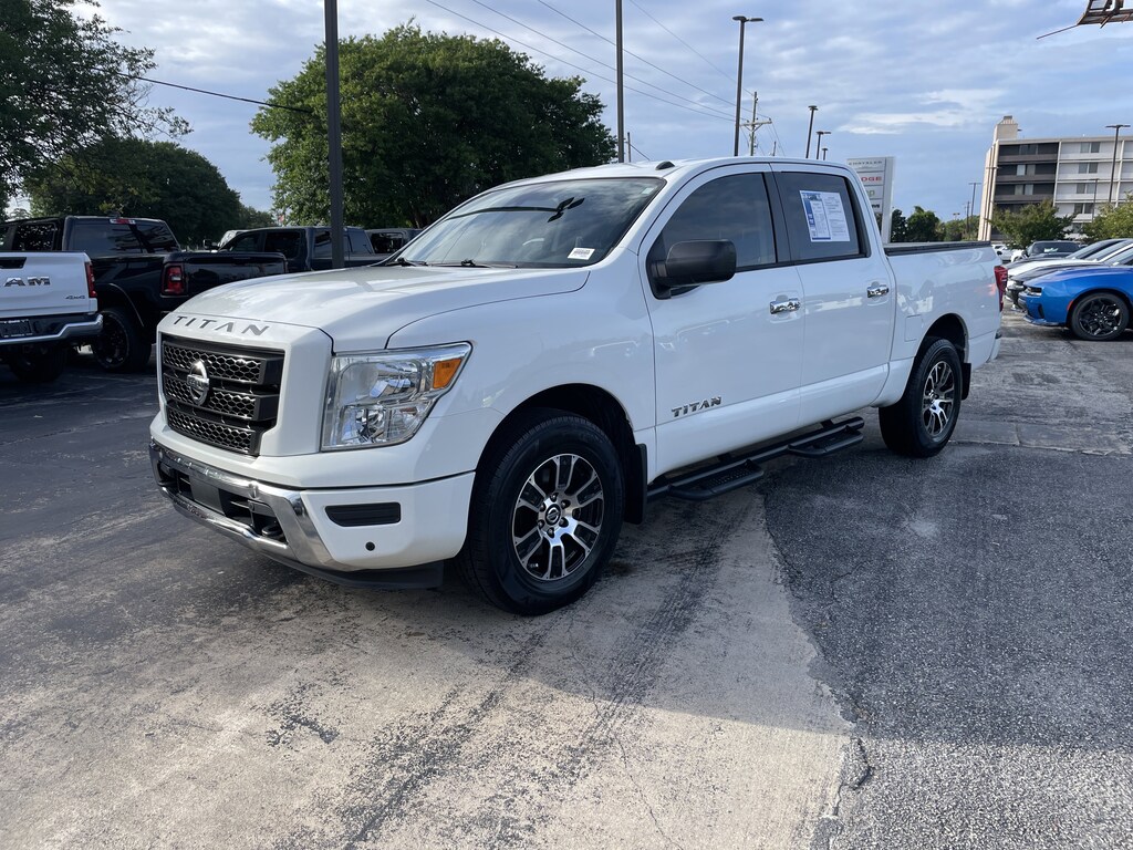 Used 2021 Nissan Titan SV Truck Crew Cab