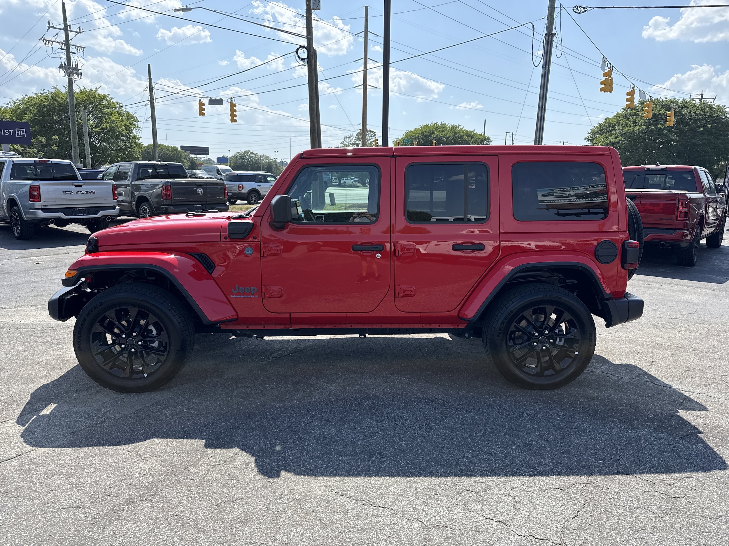 2025 Jeep Wrangler 4xe Sahara photo 4