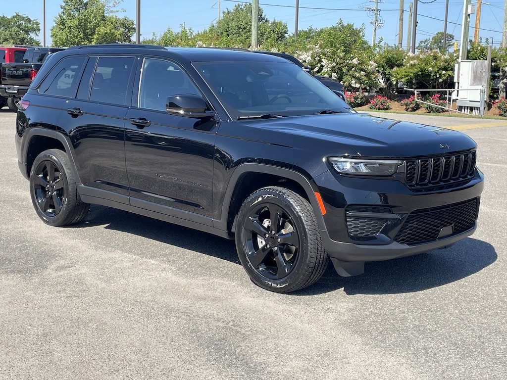 Used 2023 Jeep Grand Cherokee Altitude SUV