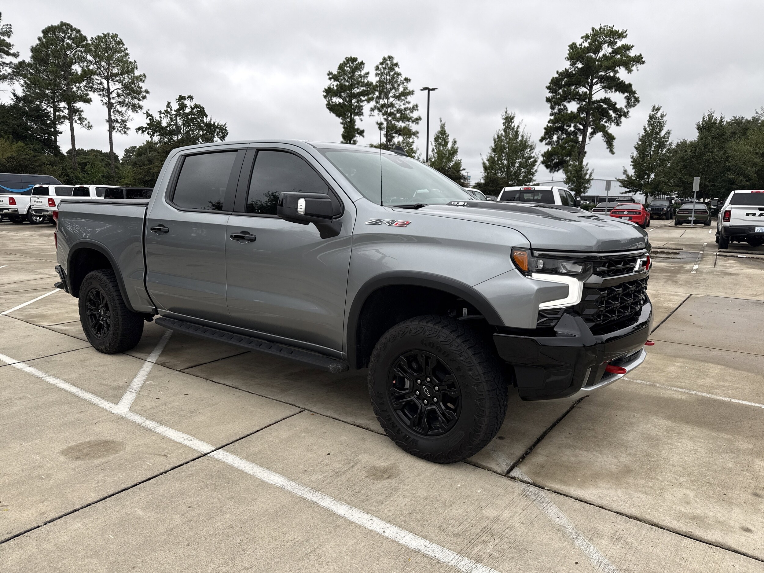 2024 Chevrolet Silverado 1500 ZR2 photo 2