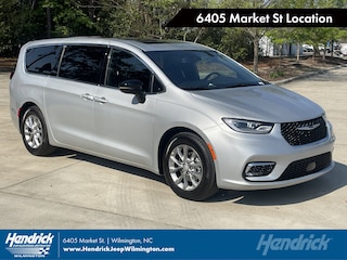 2026 Chrysler Pacifica Limited Van Passenger Van