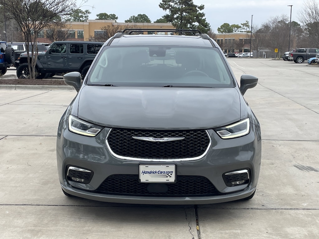 Used 2022 Chrysler Pacifica Touring L Van Passenger Van