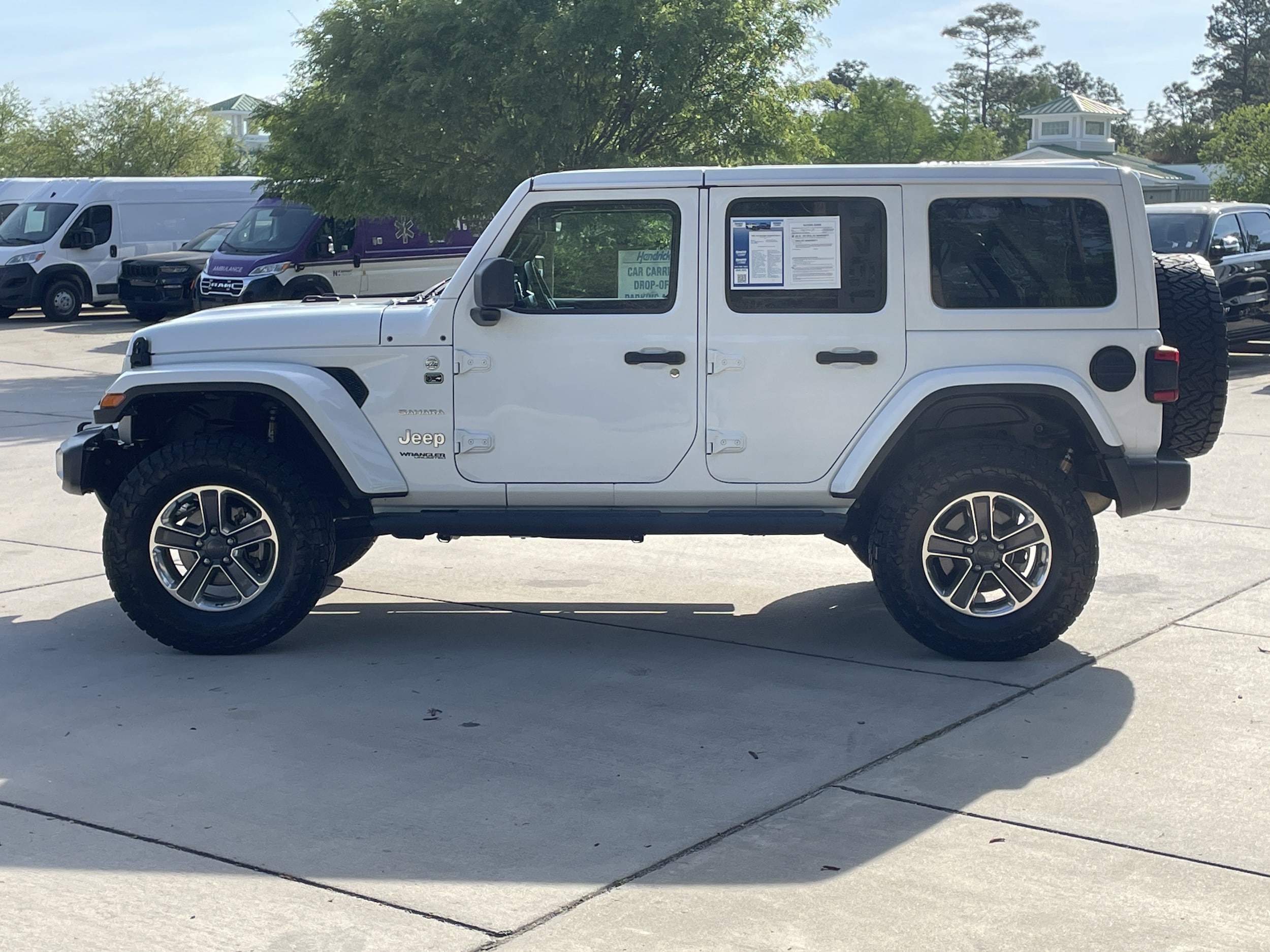 2020 Jeep Wrangler Sahara photo 6