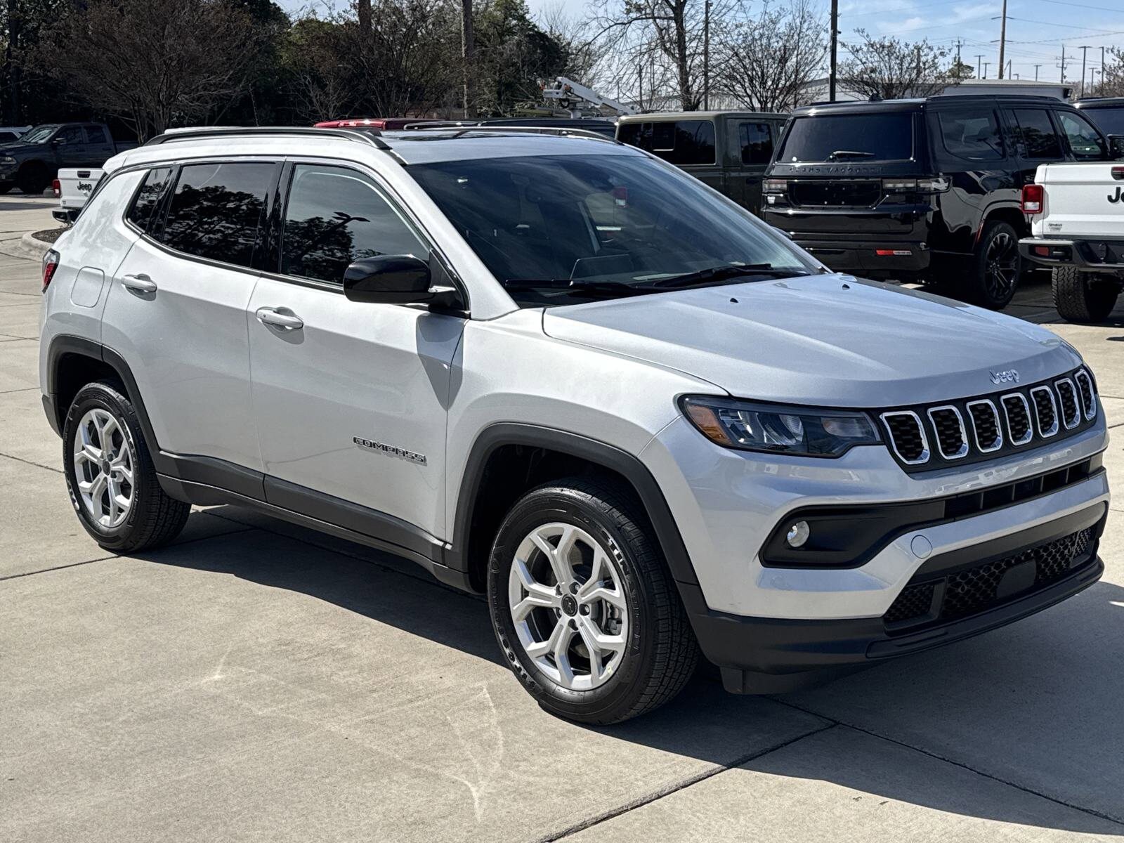 2025 Jeep Compass Latitude photo 2