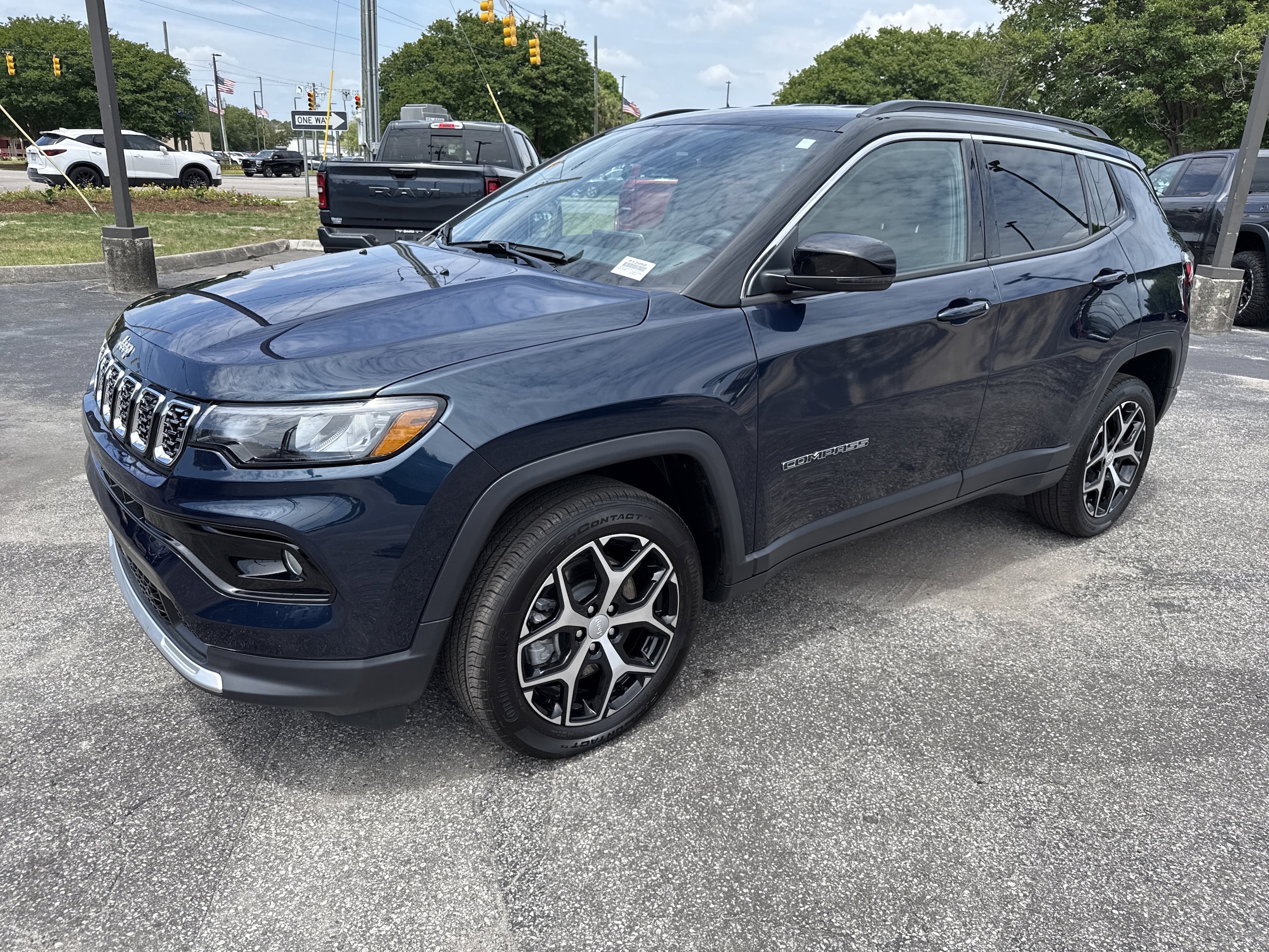 2024 Jeep Compass Limited photo 4