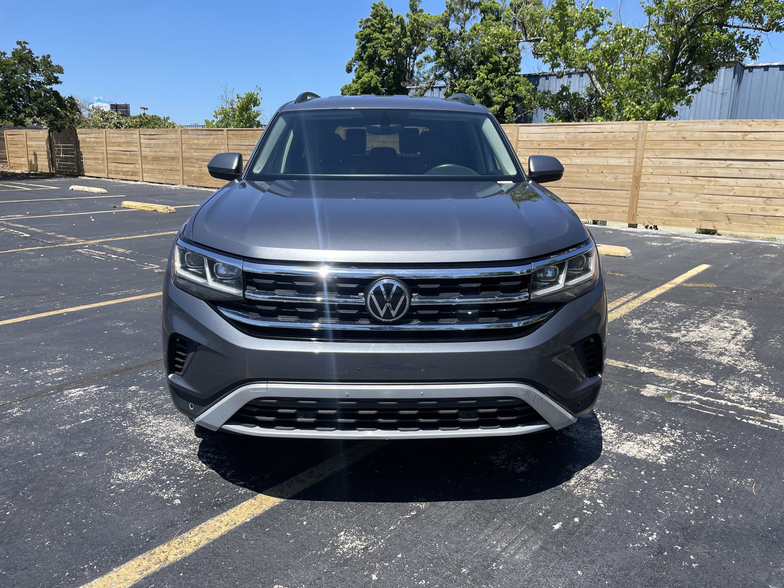 2021 Volkswagen Atlas 3.6L V6 SE w/Technology photo 2