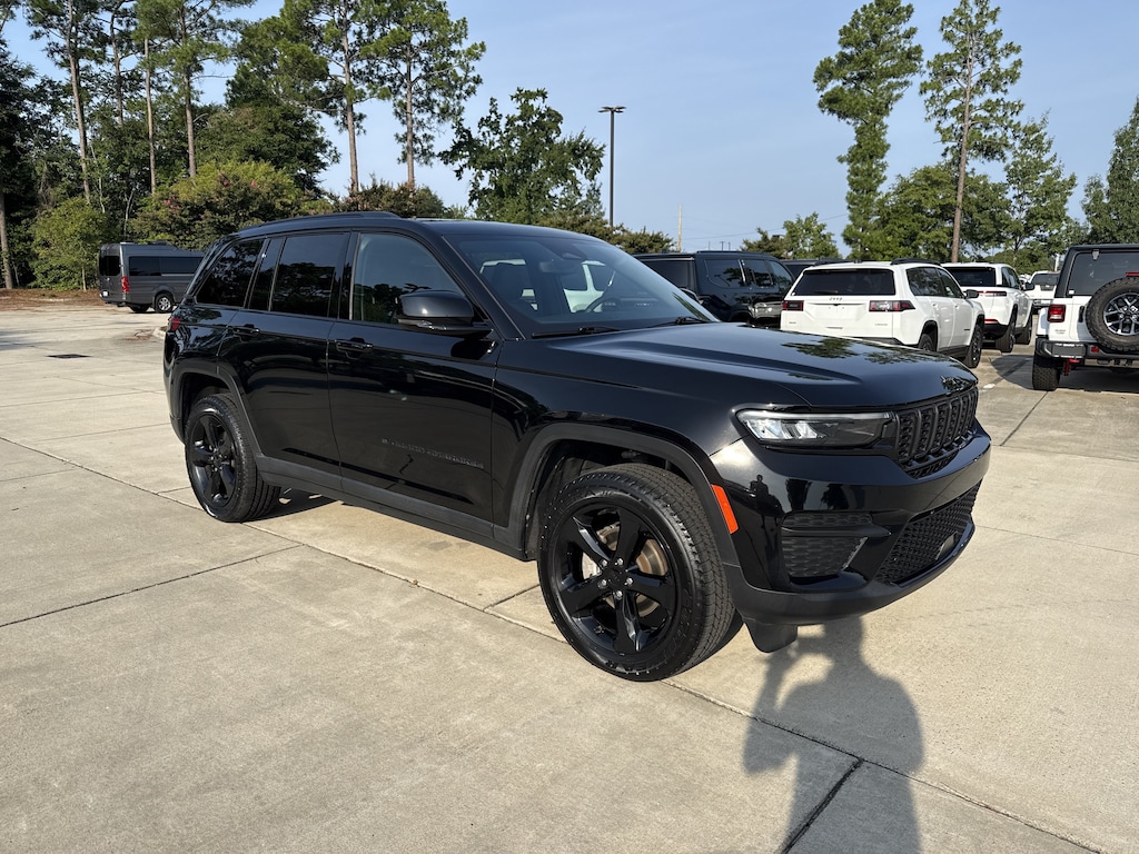 Used 2024 Jeep Grand Cherokee Altitude X SUV
