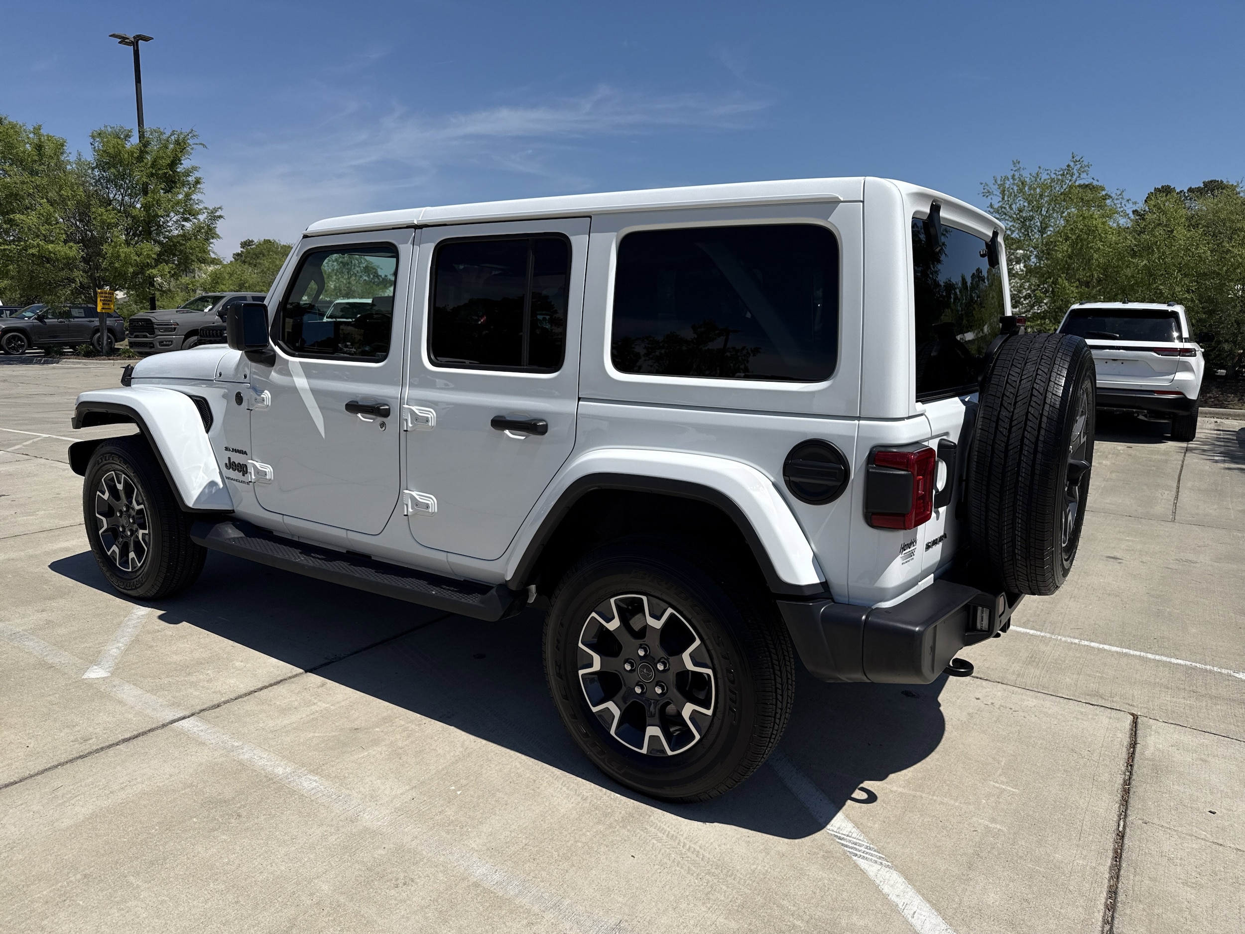 2025 Jeep Wrangler Sahara photo 6