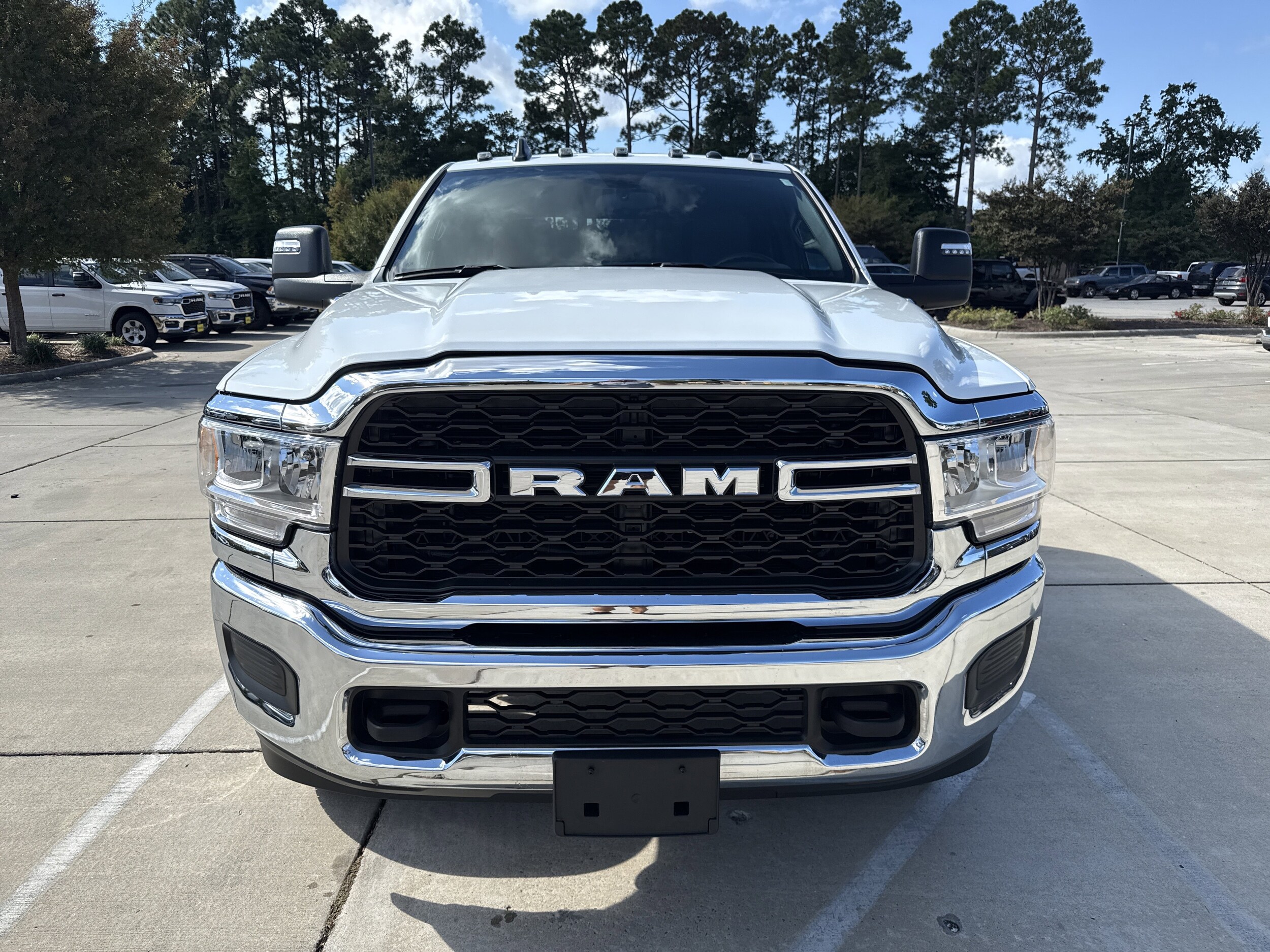 2024 Ram 2500 Tradesman photo 3