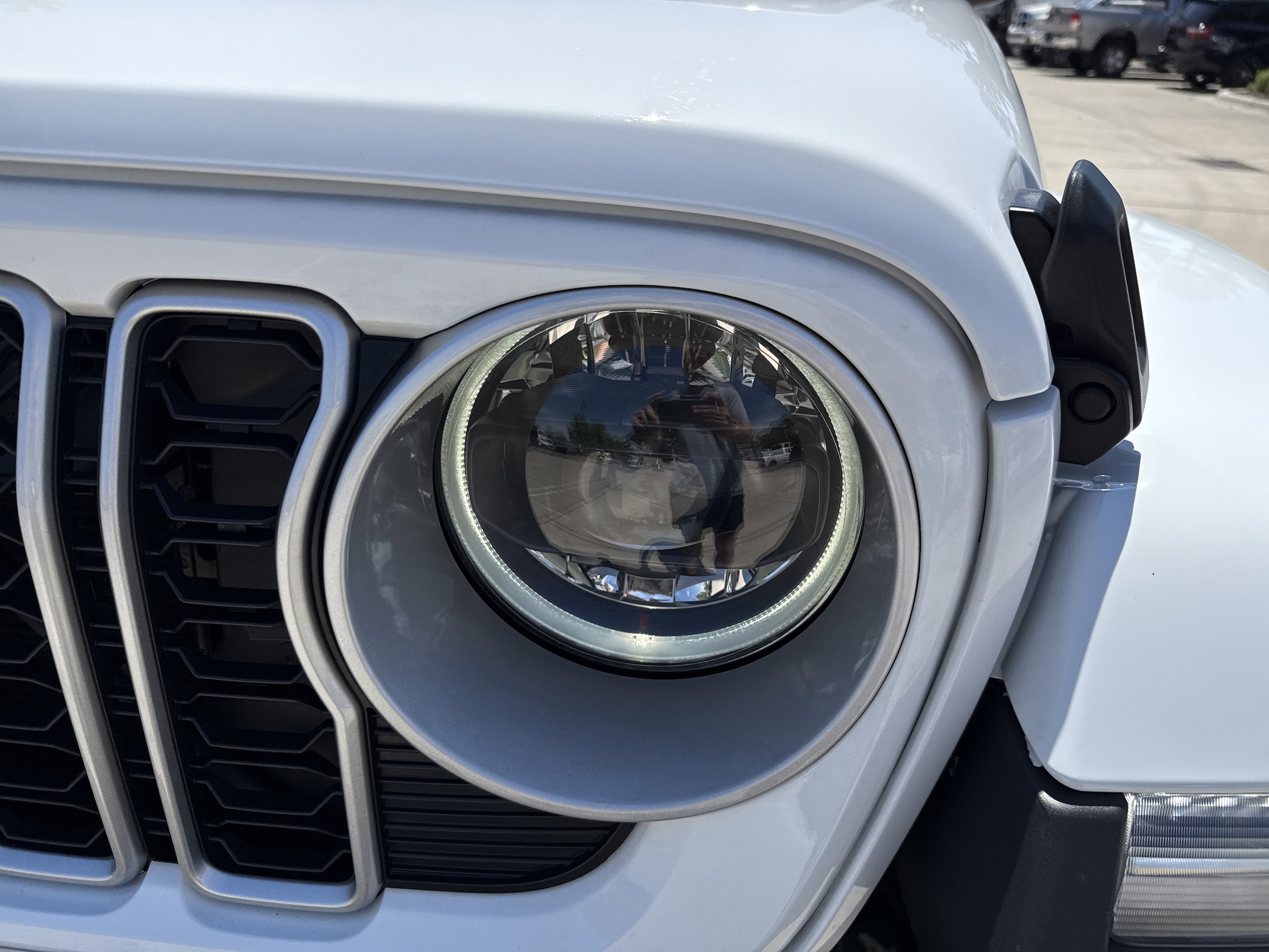 2025 Jeep Wrangler Sahara photo 4