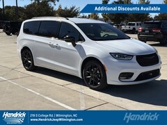 2026 Chrysler Pacifica Select Passenger Van