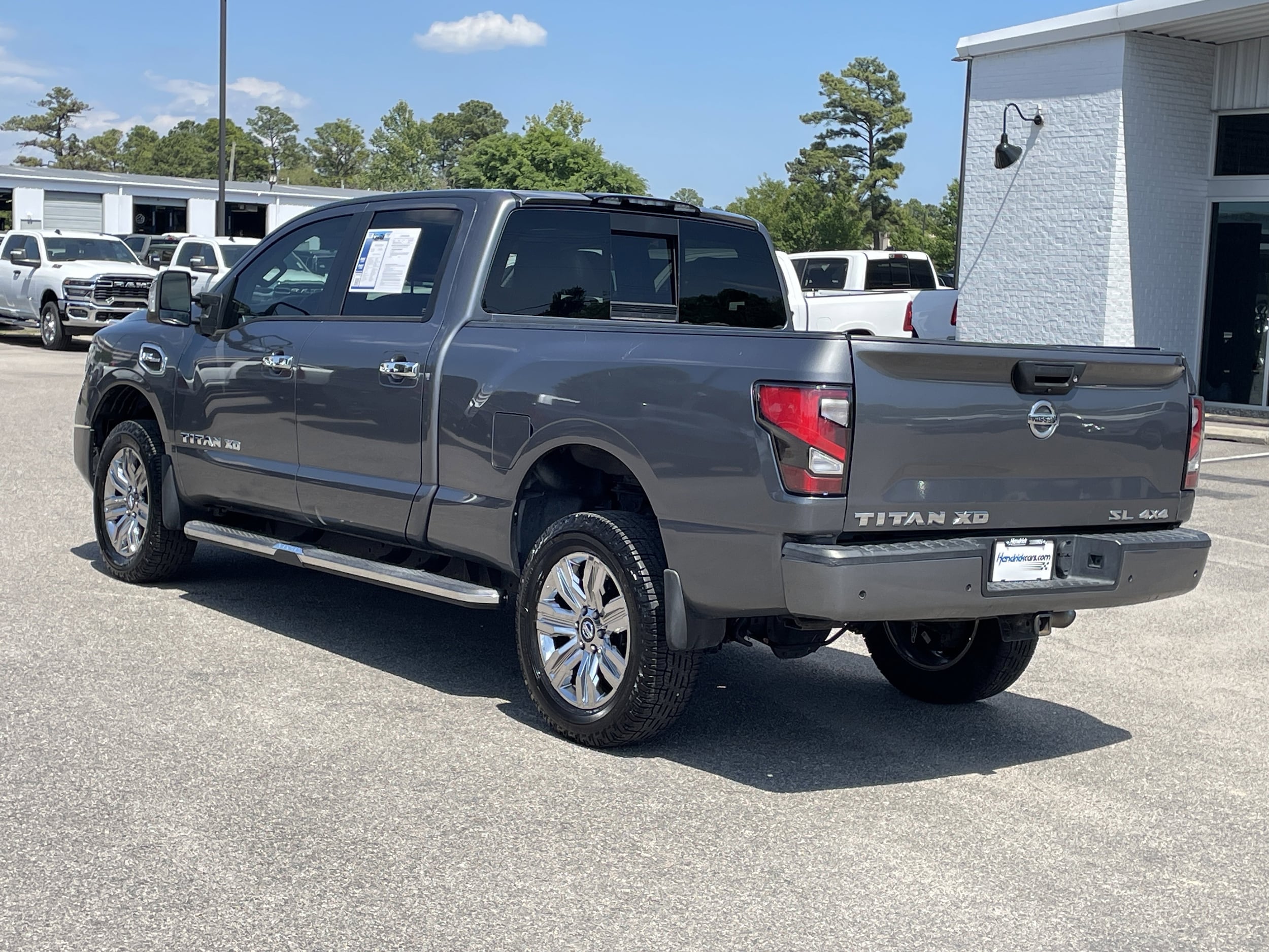2020 Nissan Titan XD SL photo 5