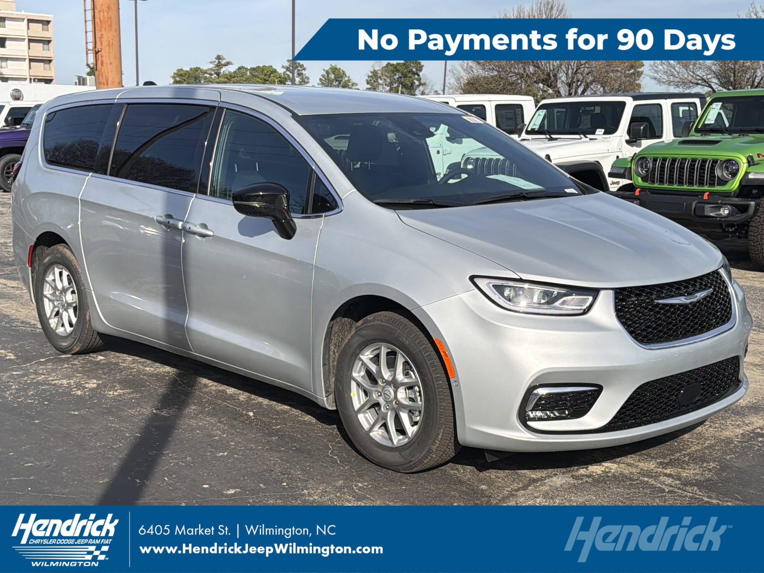 2026 Chrysler Pacifica Select's photo
