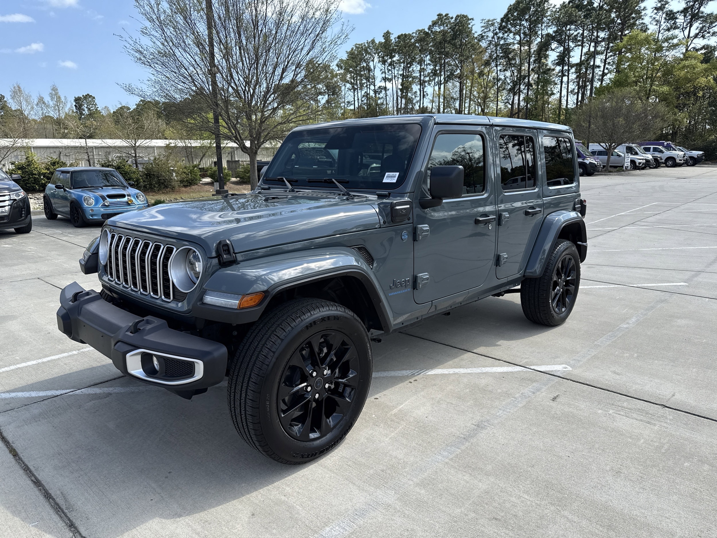 2025 Jeep Wrangler 4xe Sahara photo 4