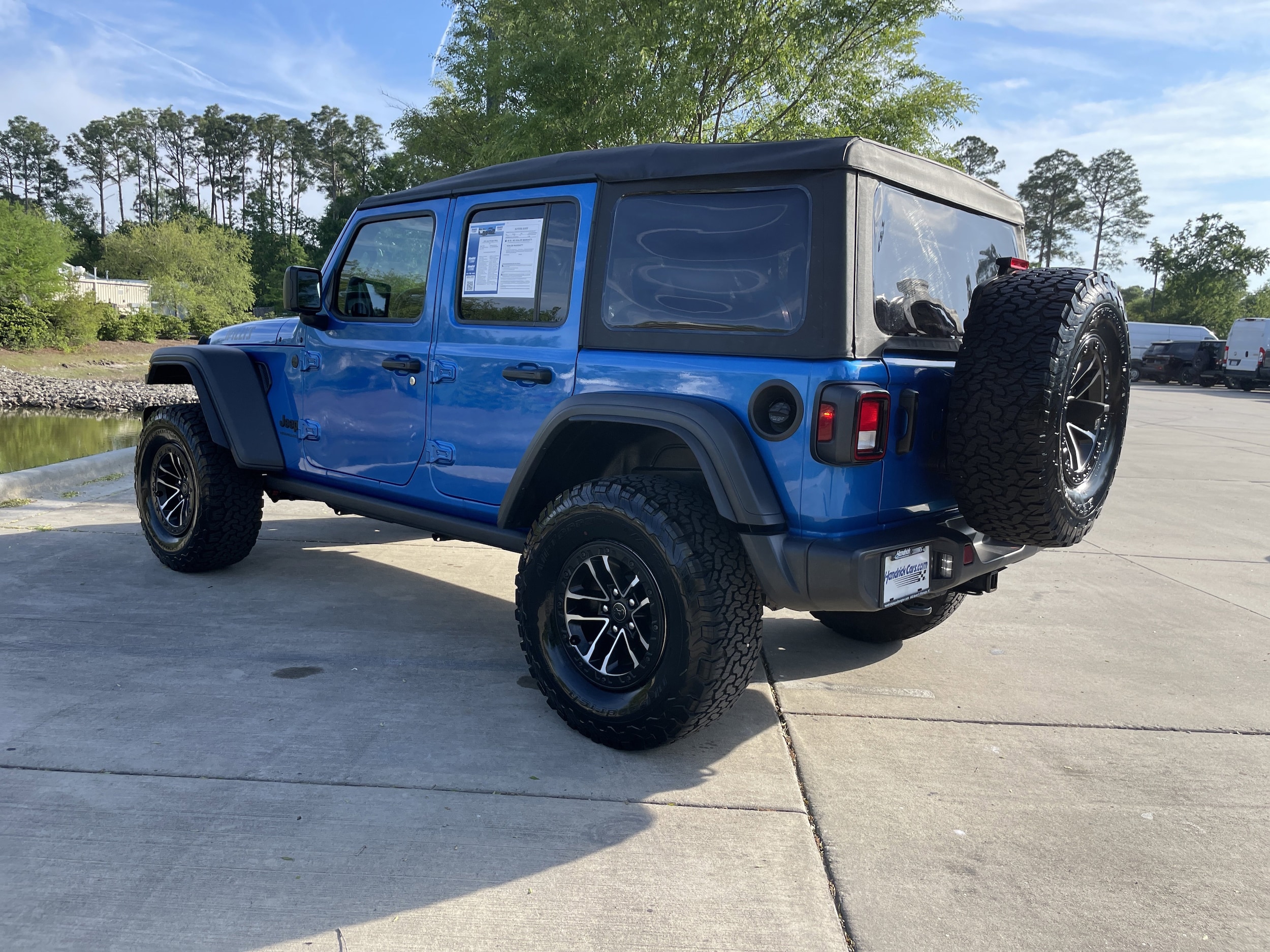 2025 Jeep Wrangler Willys photo 6