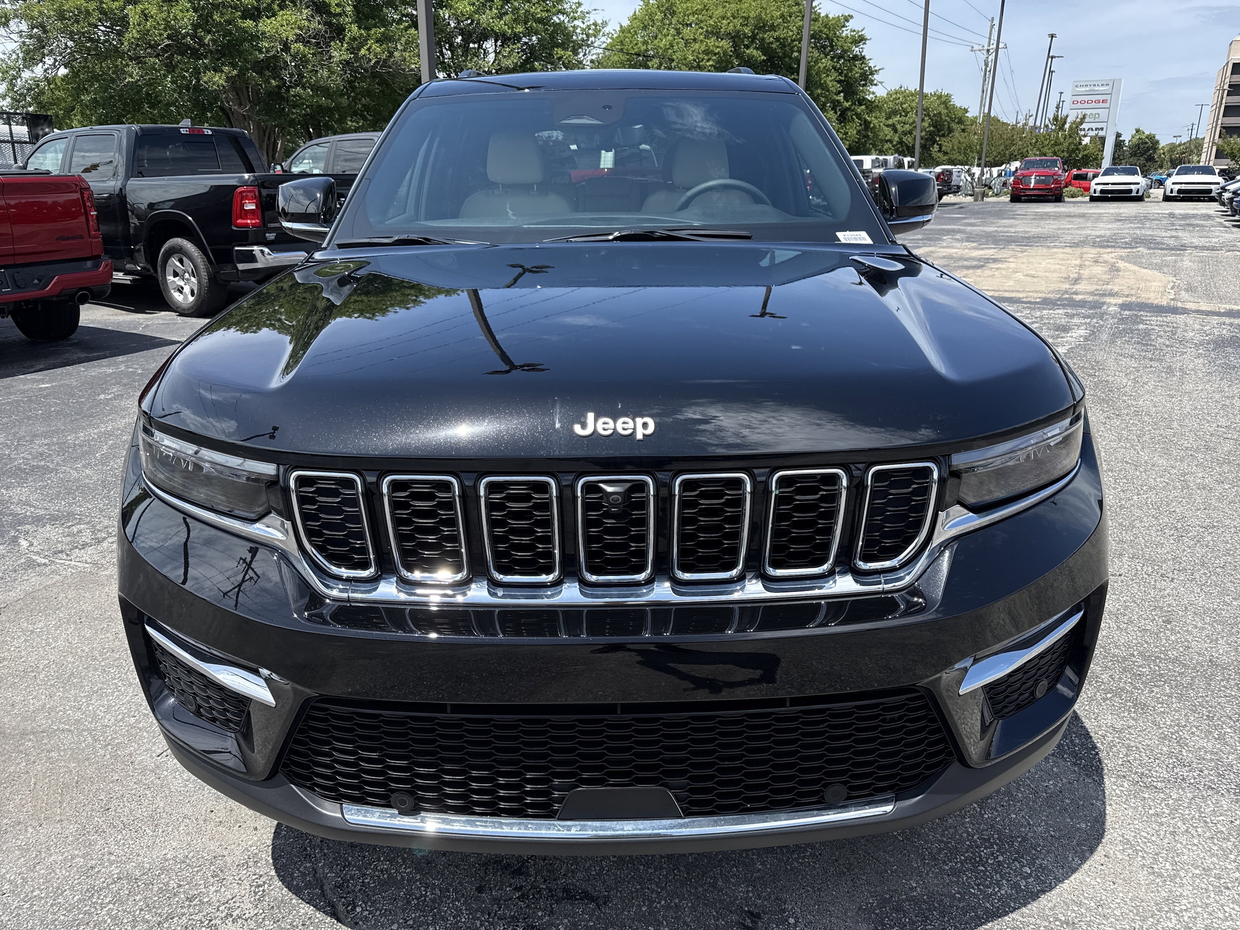 2025 Jeep Grand Cherokee Limited photo 2