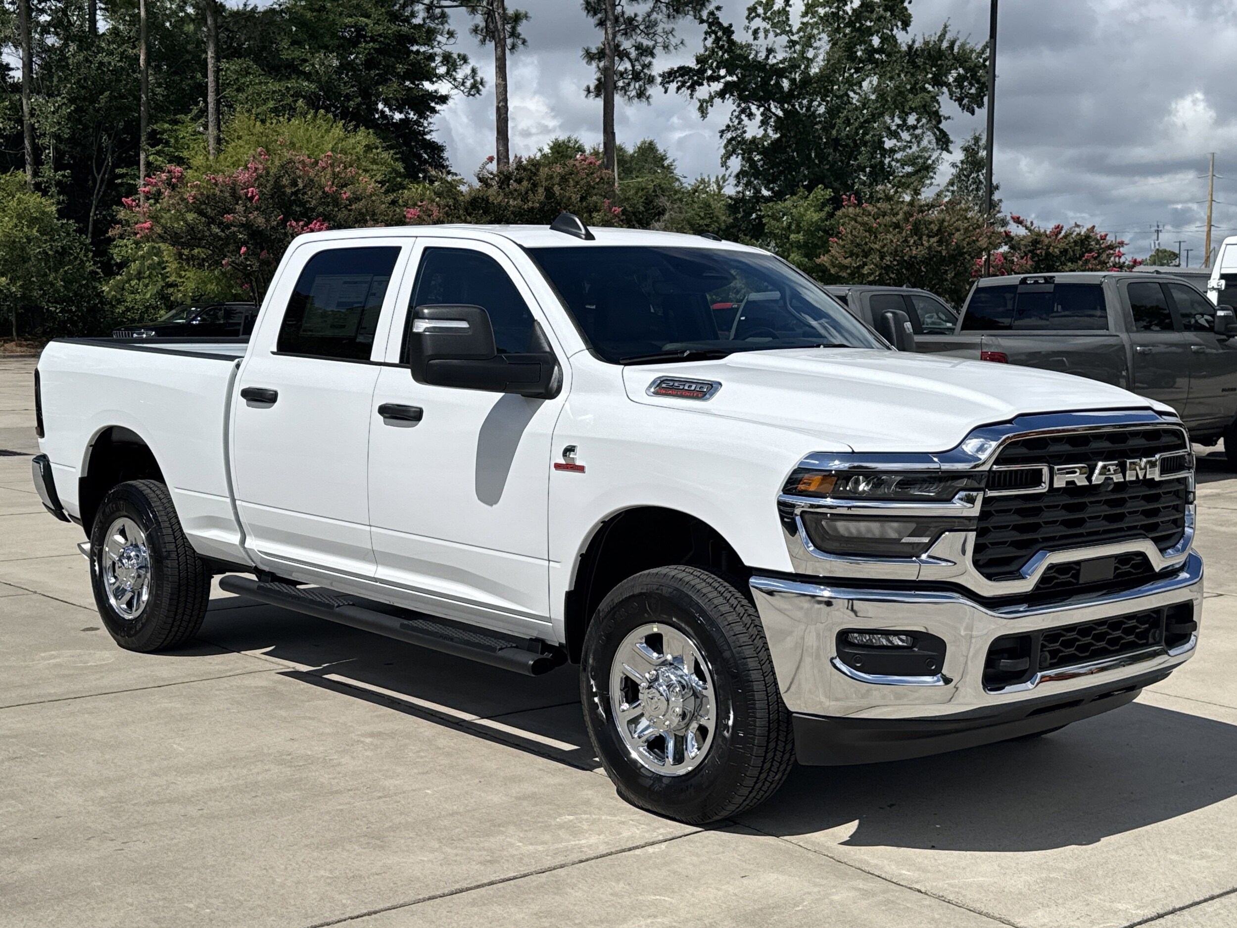 2025 Ram 2500 Tradesman photo 2