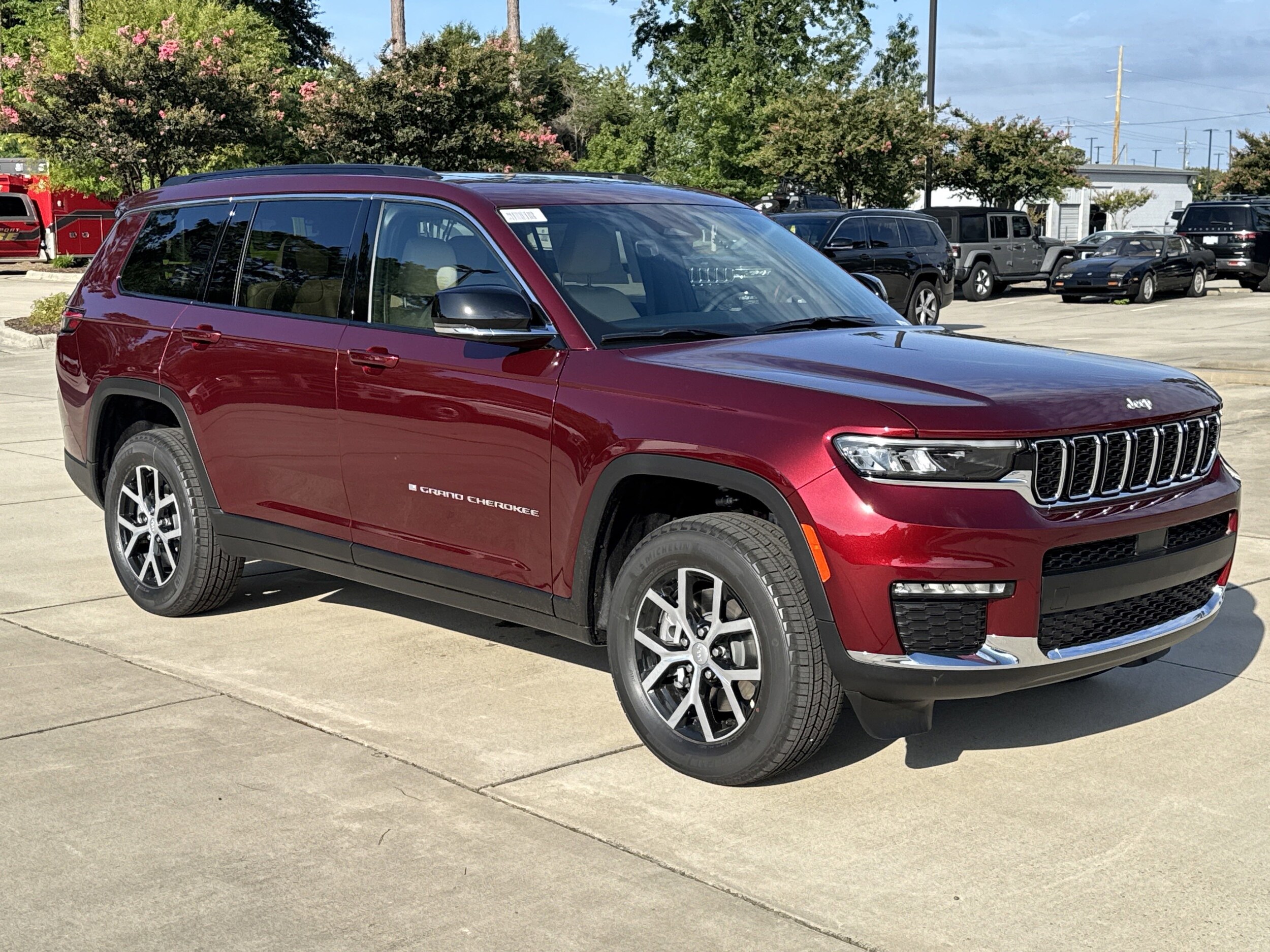 2025 Jeep Grand Cherokee Limited photo 2