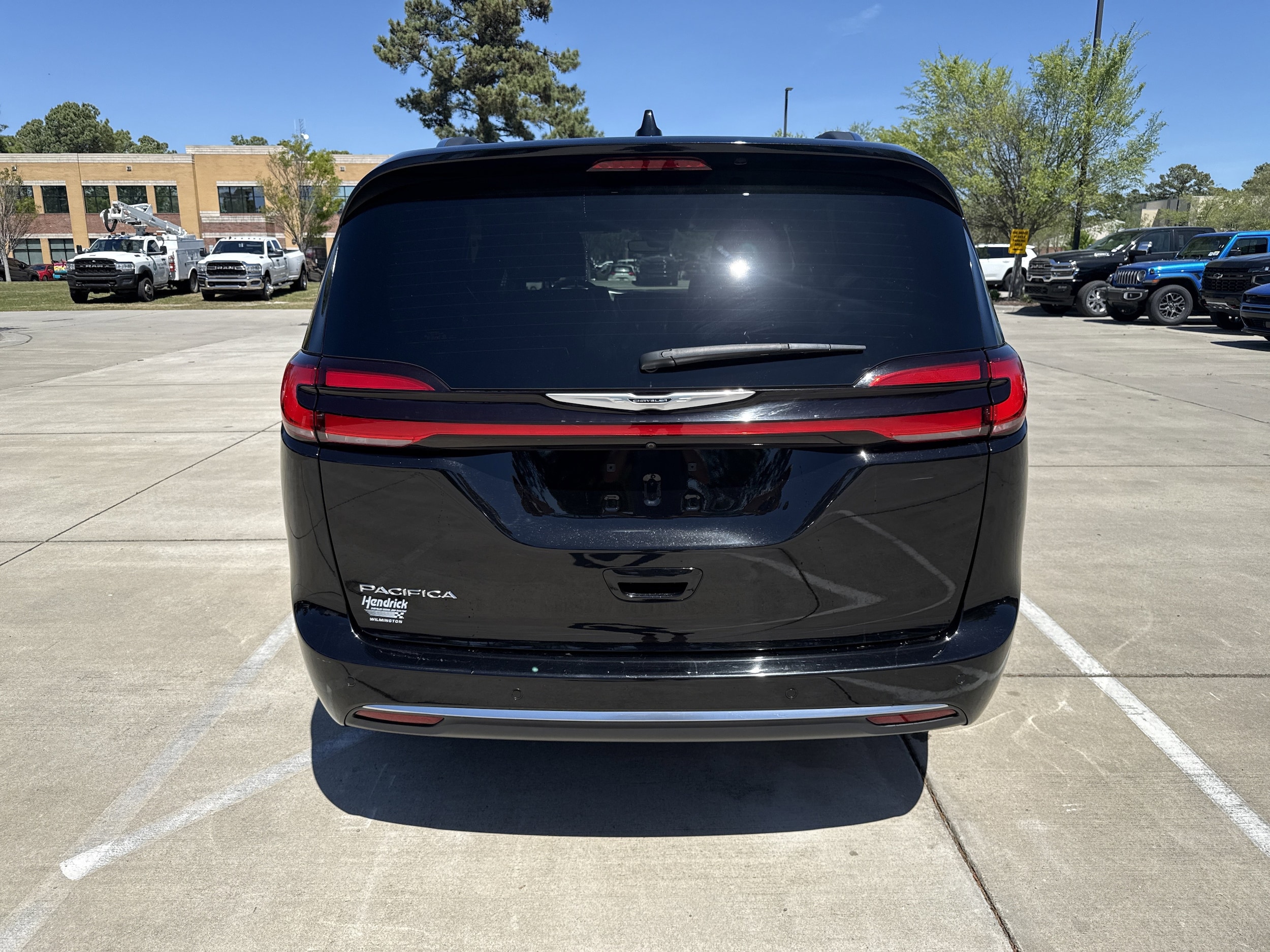 2024 Chrysler Pacifica Pinnacle photo 3