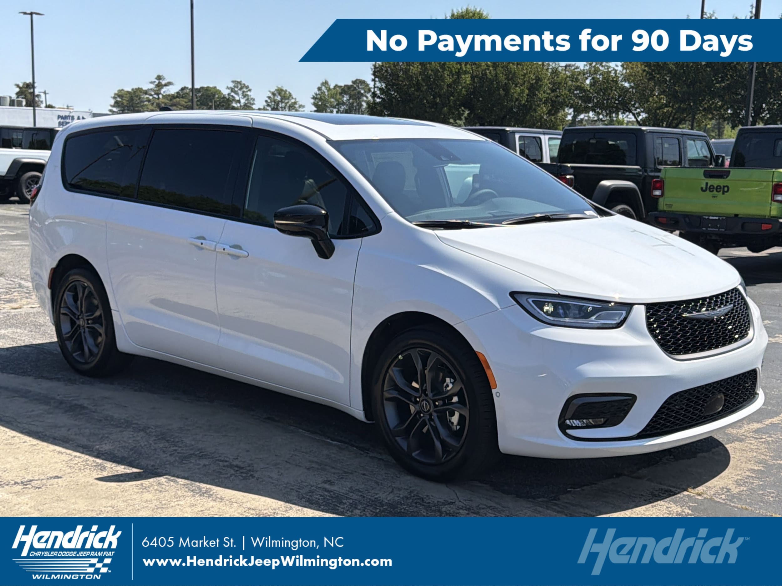 2026 Chrysler Pacifica Select's photo