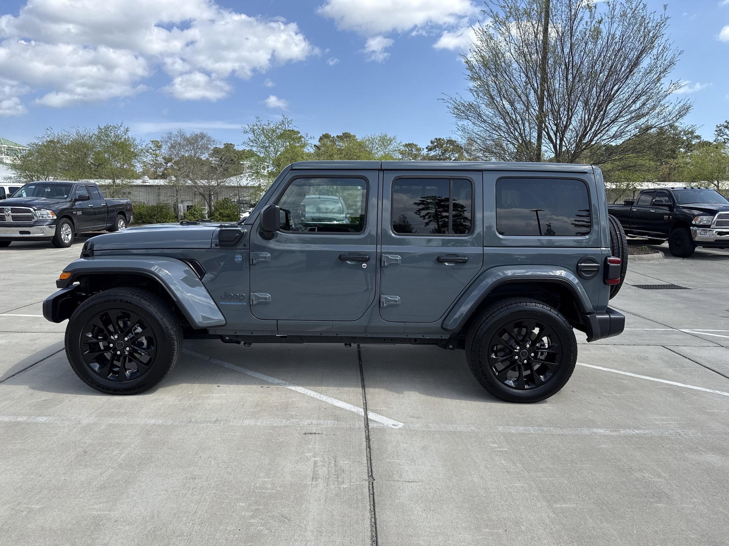 2025 Jeep Wrangler 4xe Sahara photo 6