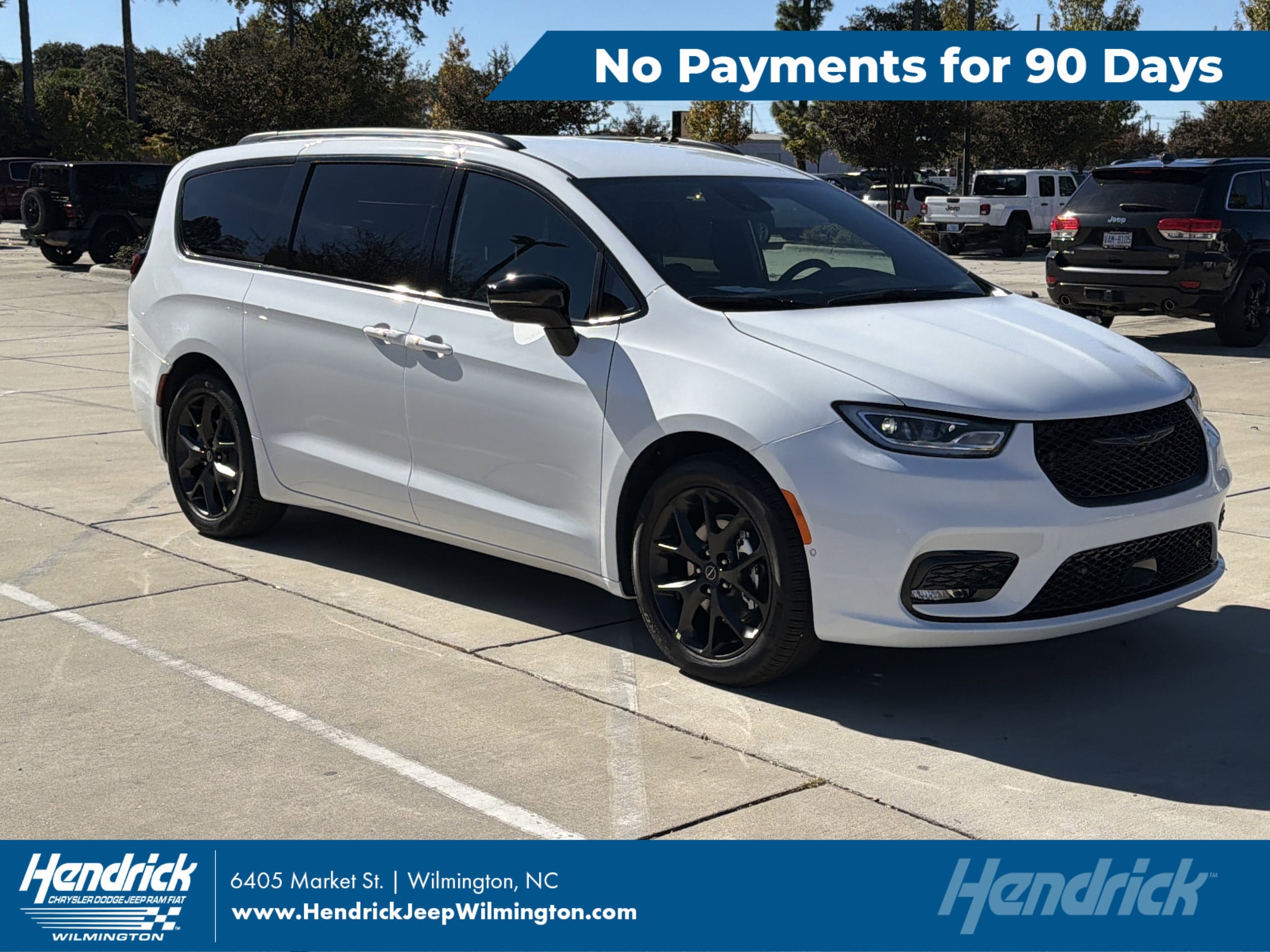 2026 Chrysler Pacifica Select's photo