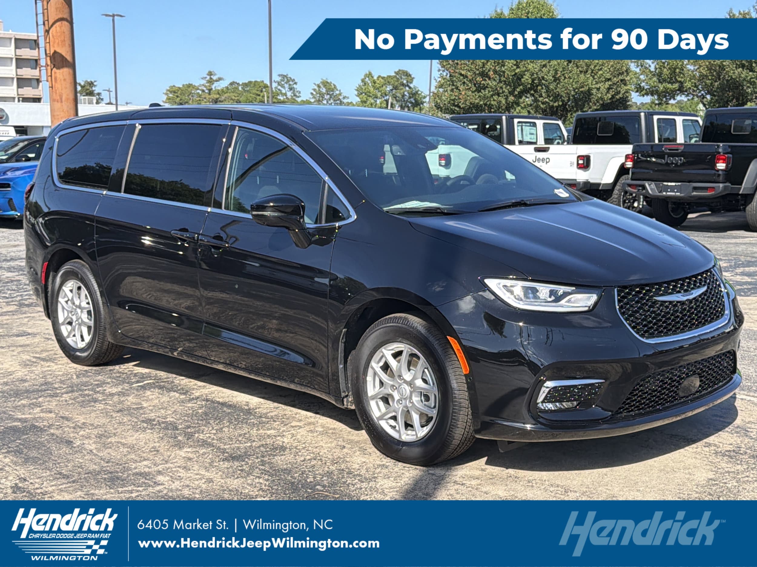 2026 Chrysler Pacifica Select's photo