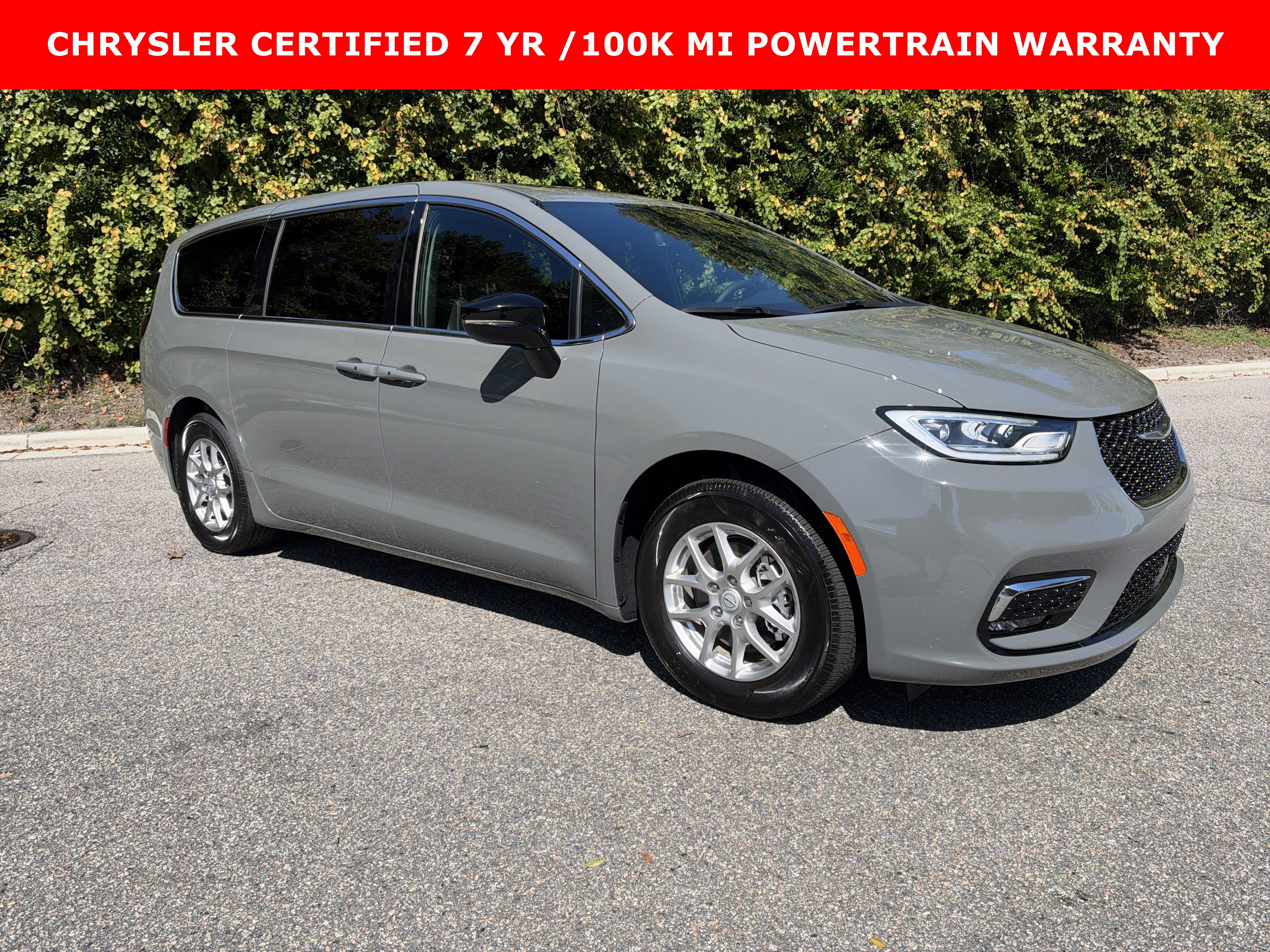 2025 Chrysler Pacifica Select Van Passenger Van