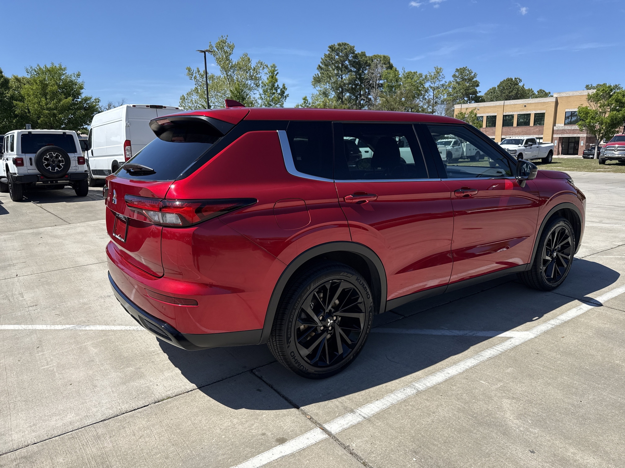 2023 Mitsubishi Outlander SE Black Edition photo 2