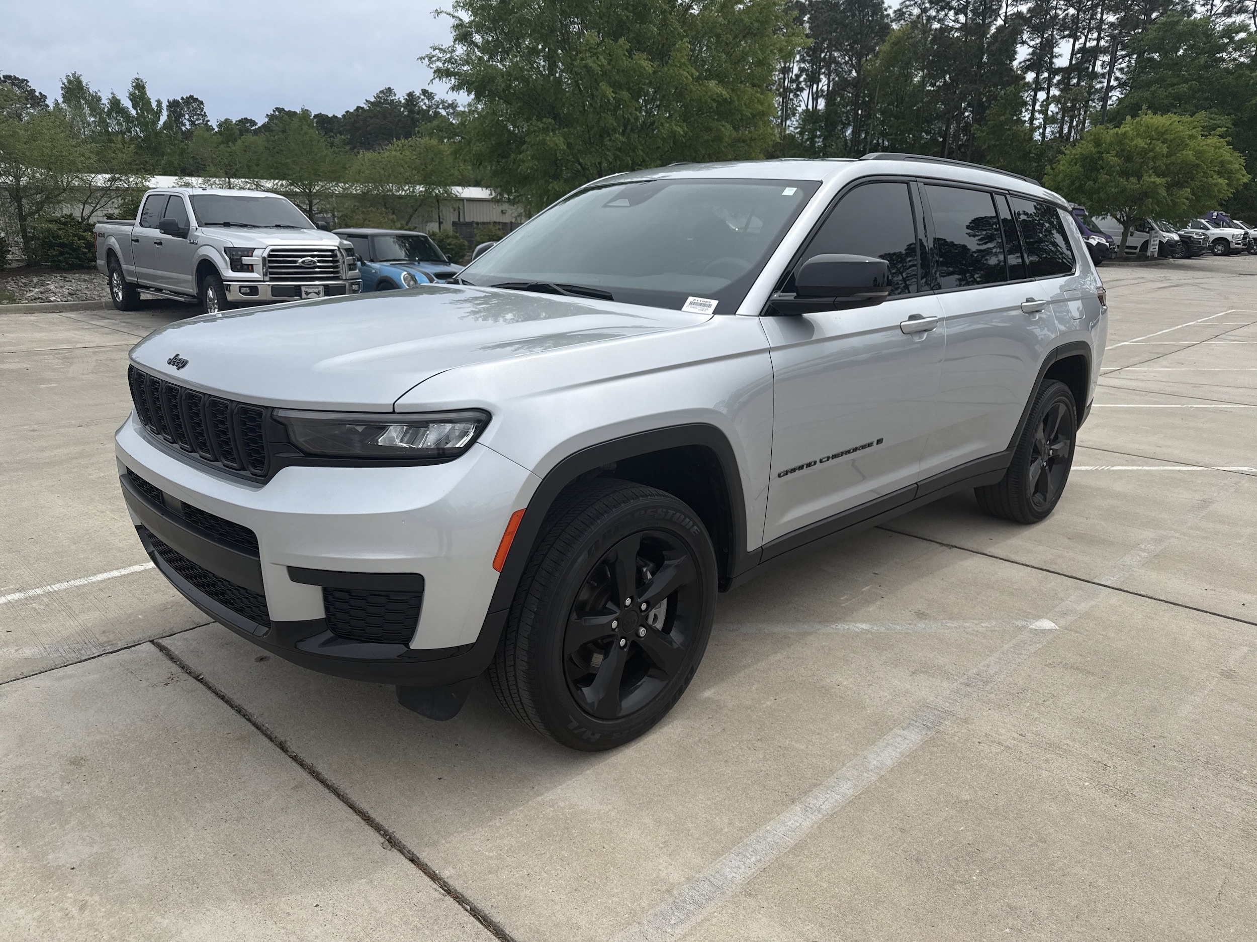 2024 Jeep Grand Cherokee L Altitude photo 4