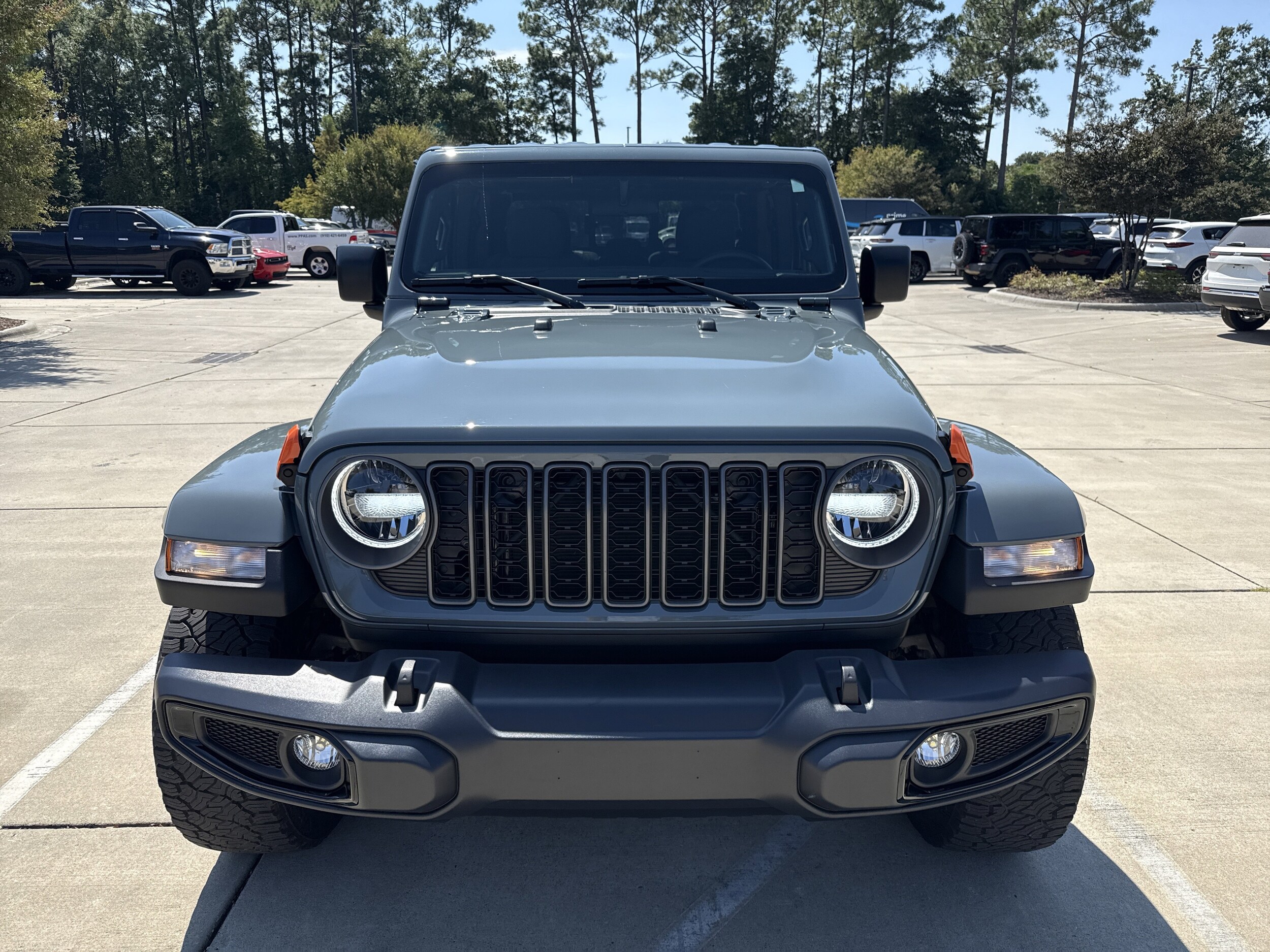 2025 Jeep Gladiator Sport photo 3