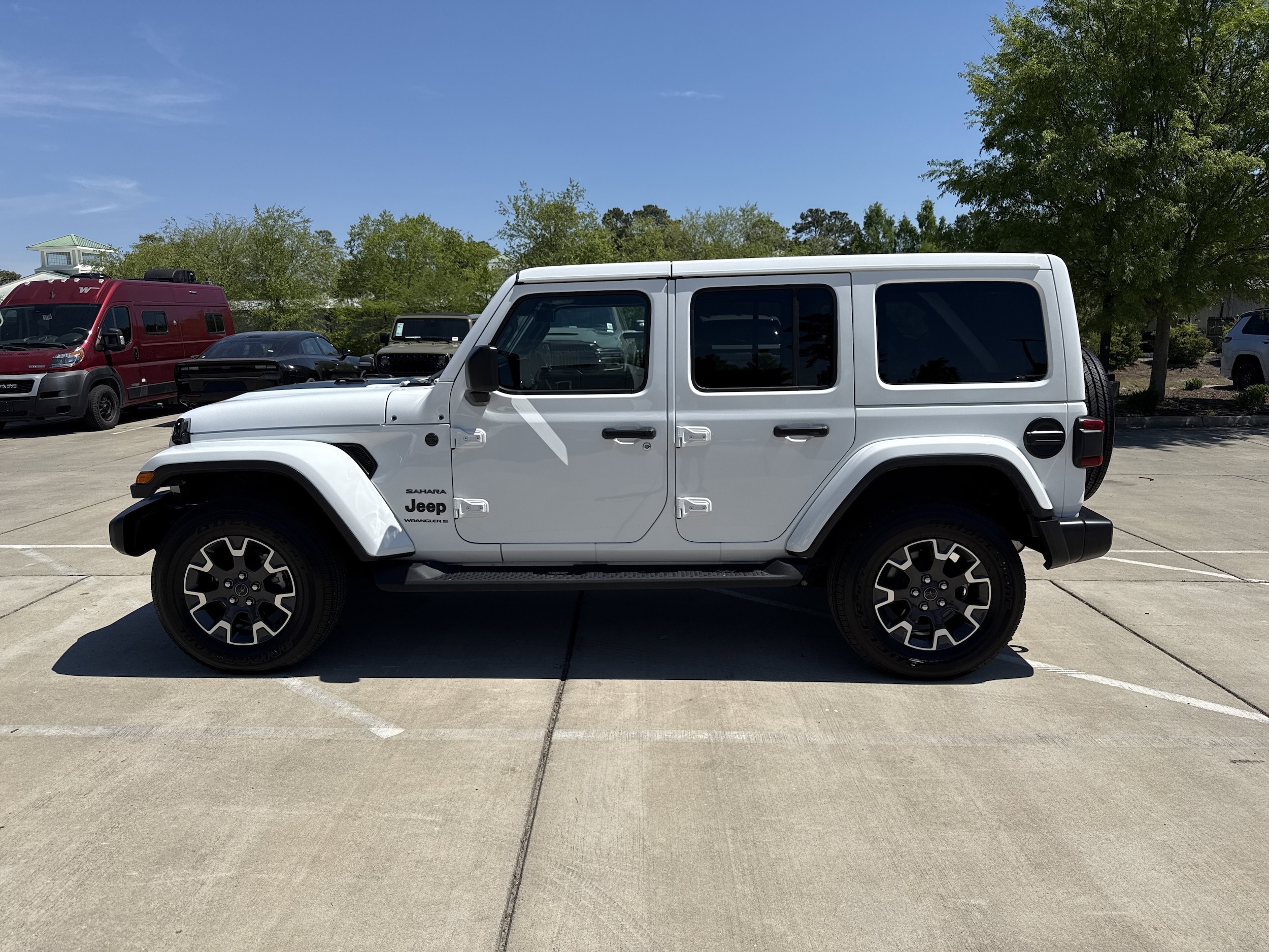 2025 Jeep Wrangler Sahara photo 5