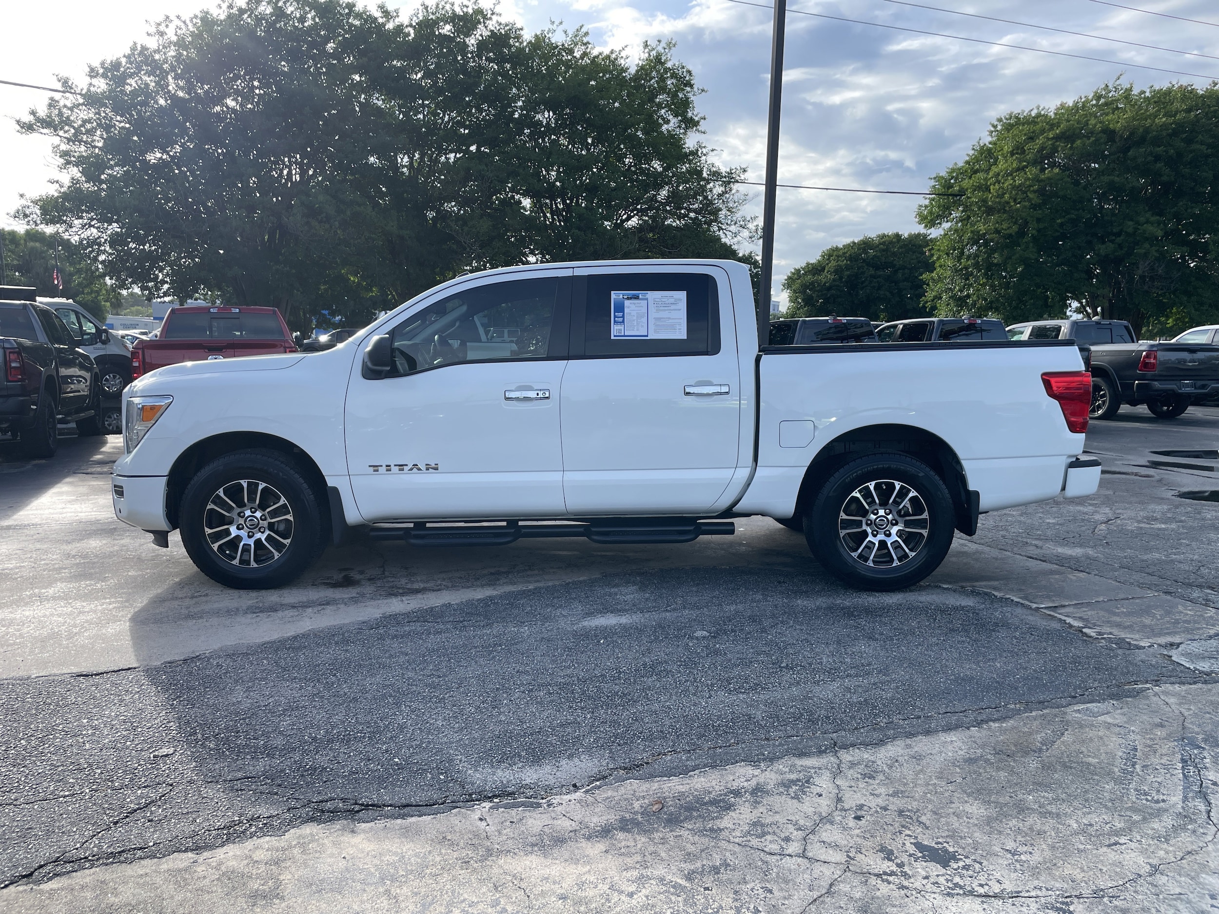 Nissan Titan SV