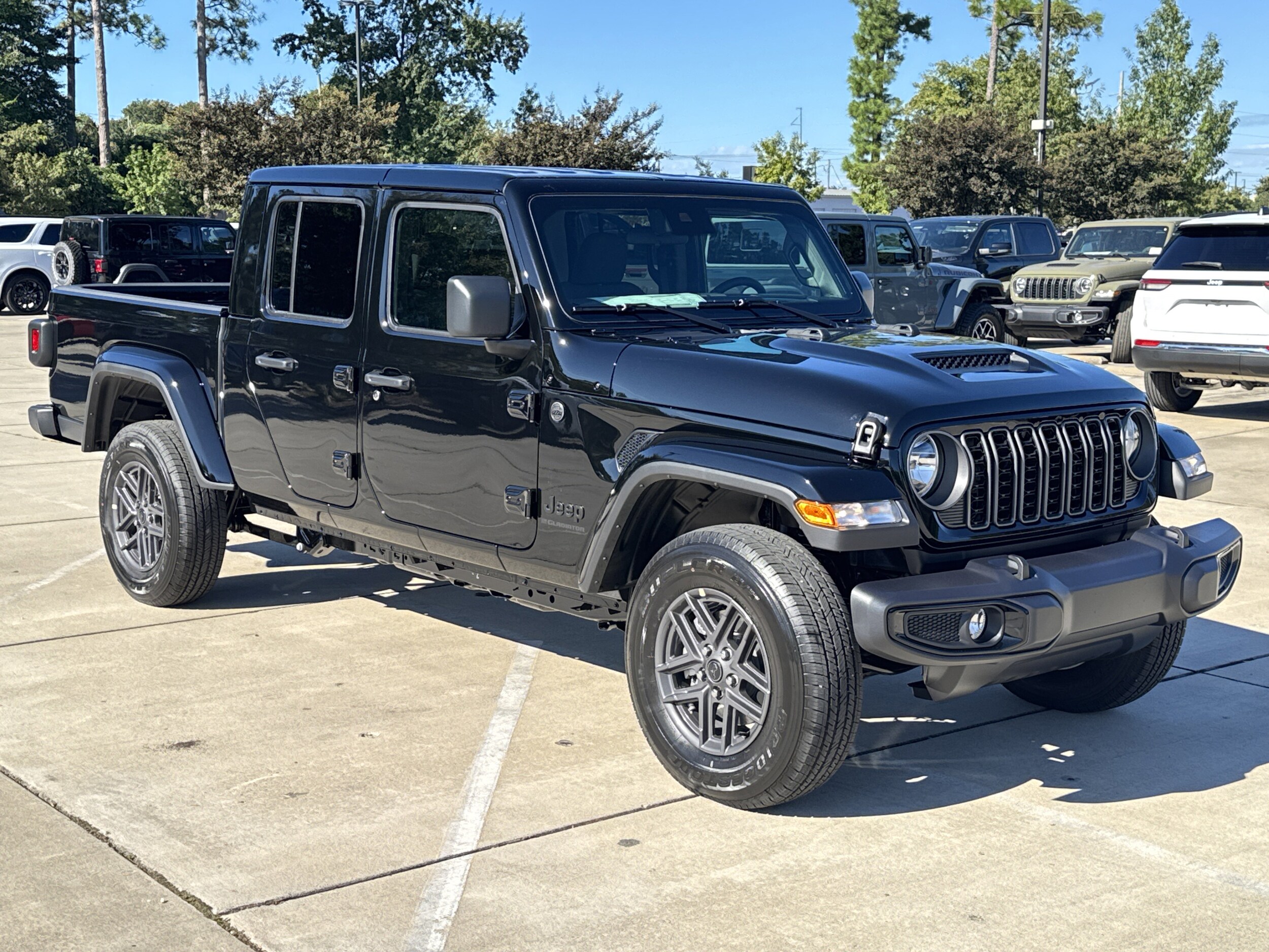 2025 Jeep Gladiator Sport S photo 2