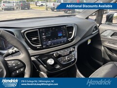 2026 Chrysler Pacifica Limited Passenger Van