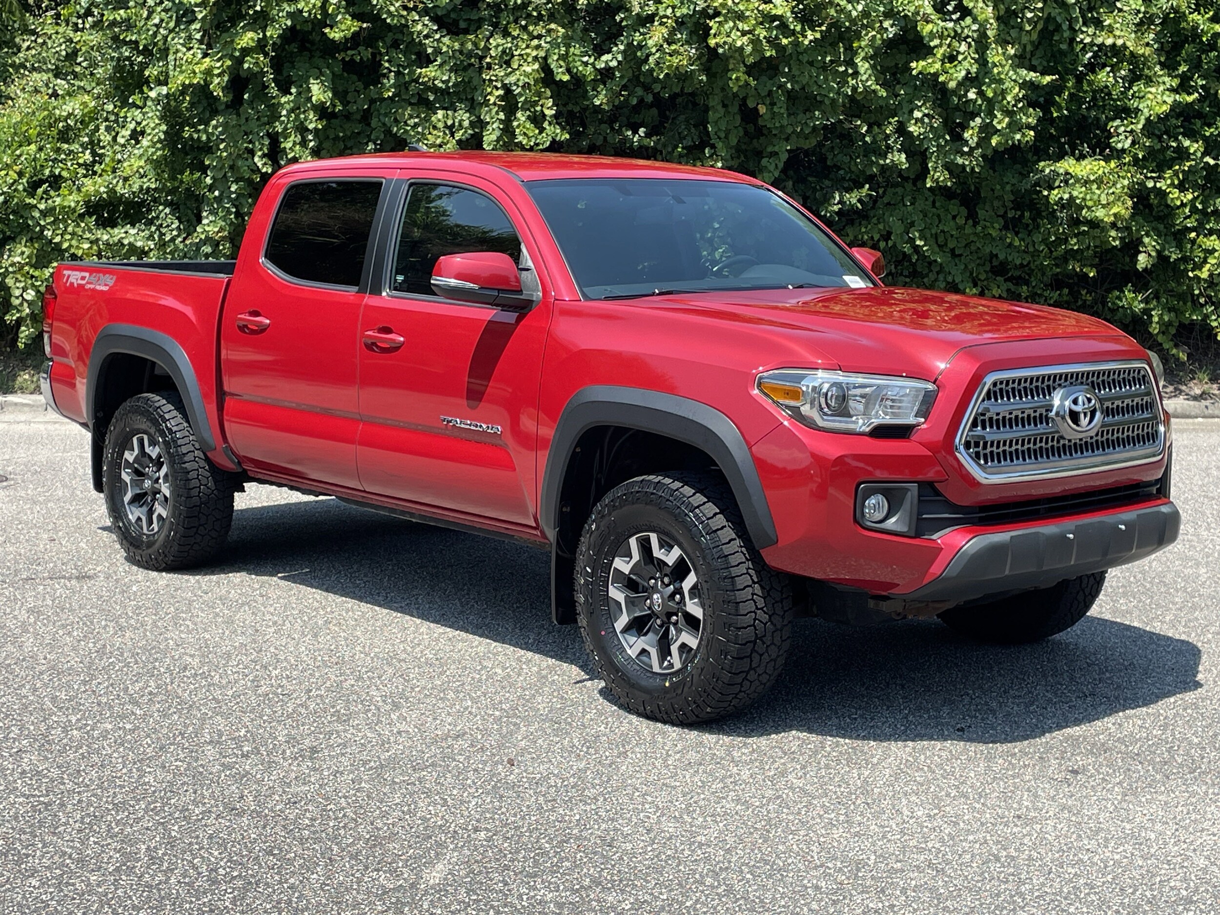 2017 Toyota Tacoma SR5 Sport TRD Pro photo 2