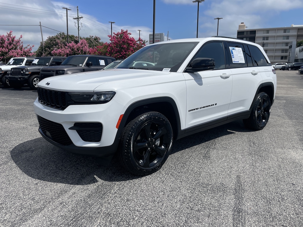 Used 2023 Jeep Grand Cherokee Altitude SUV