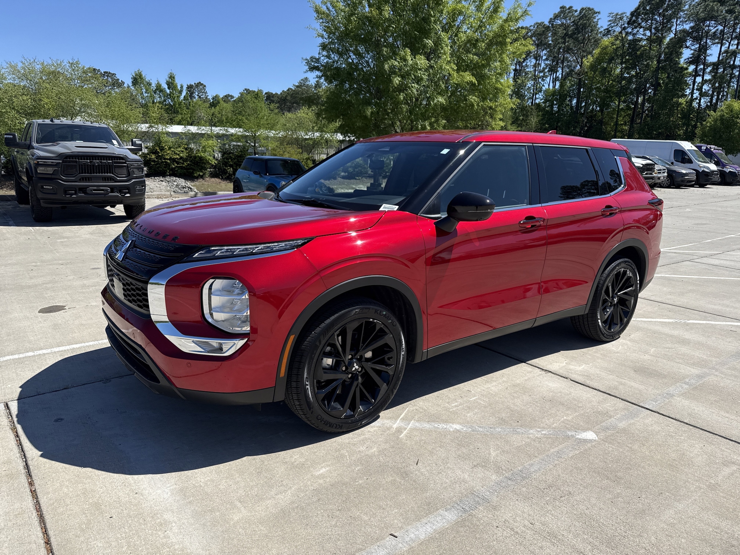 2023 Mitsubishi Outlander SE Black Edition photo 6