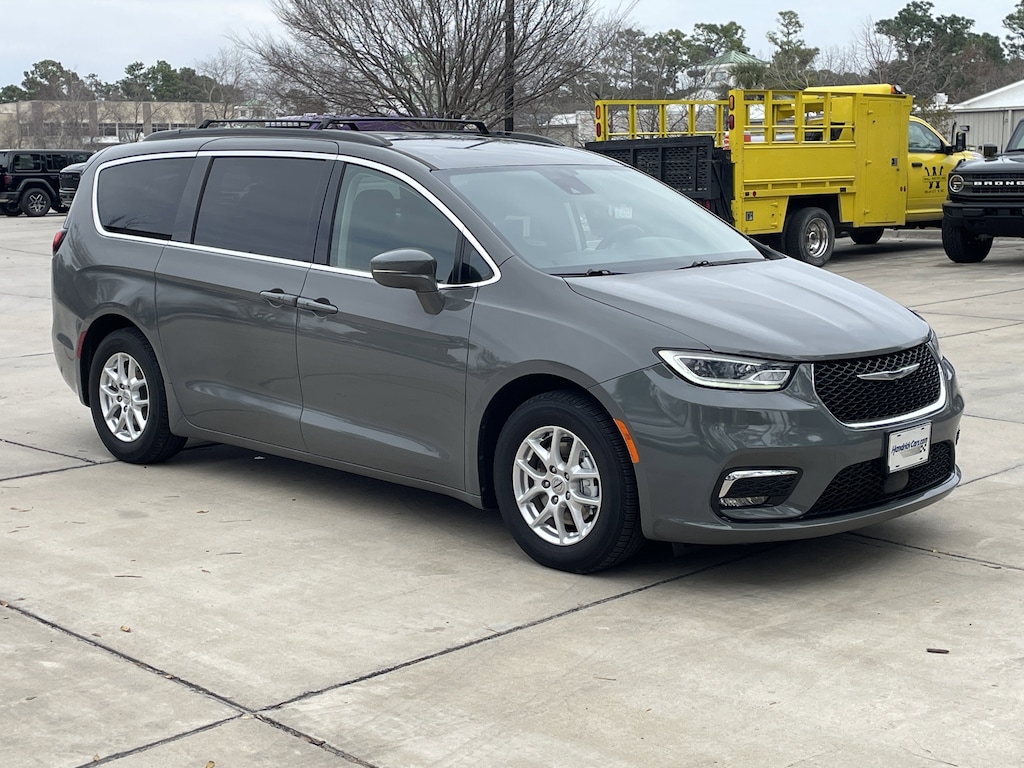 Used 2022 Chrysler Pacifica Touring L Van Passenger Van