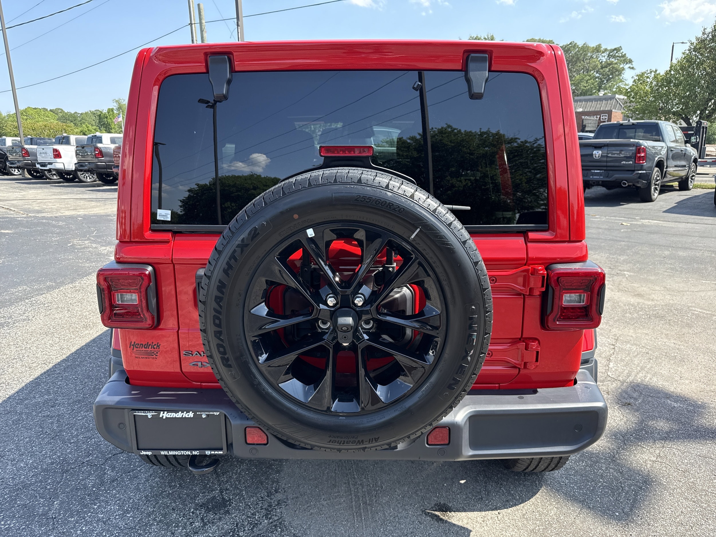 2025 Jeep Wrangler 4xe Sahara photo 3