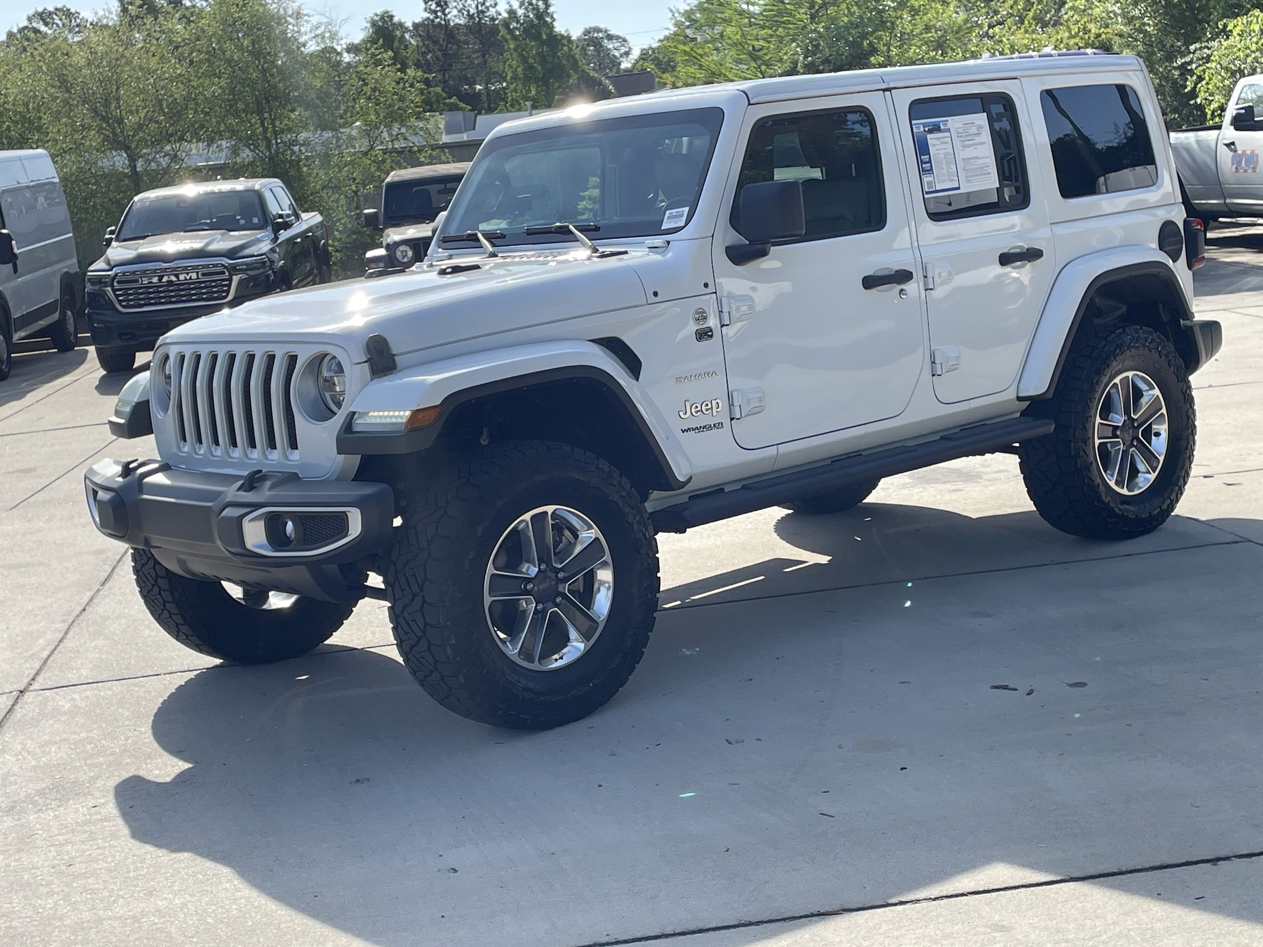 2020 Jeep Wrangler Sahara photo 4