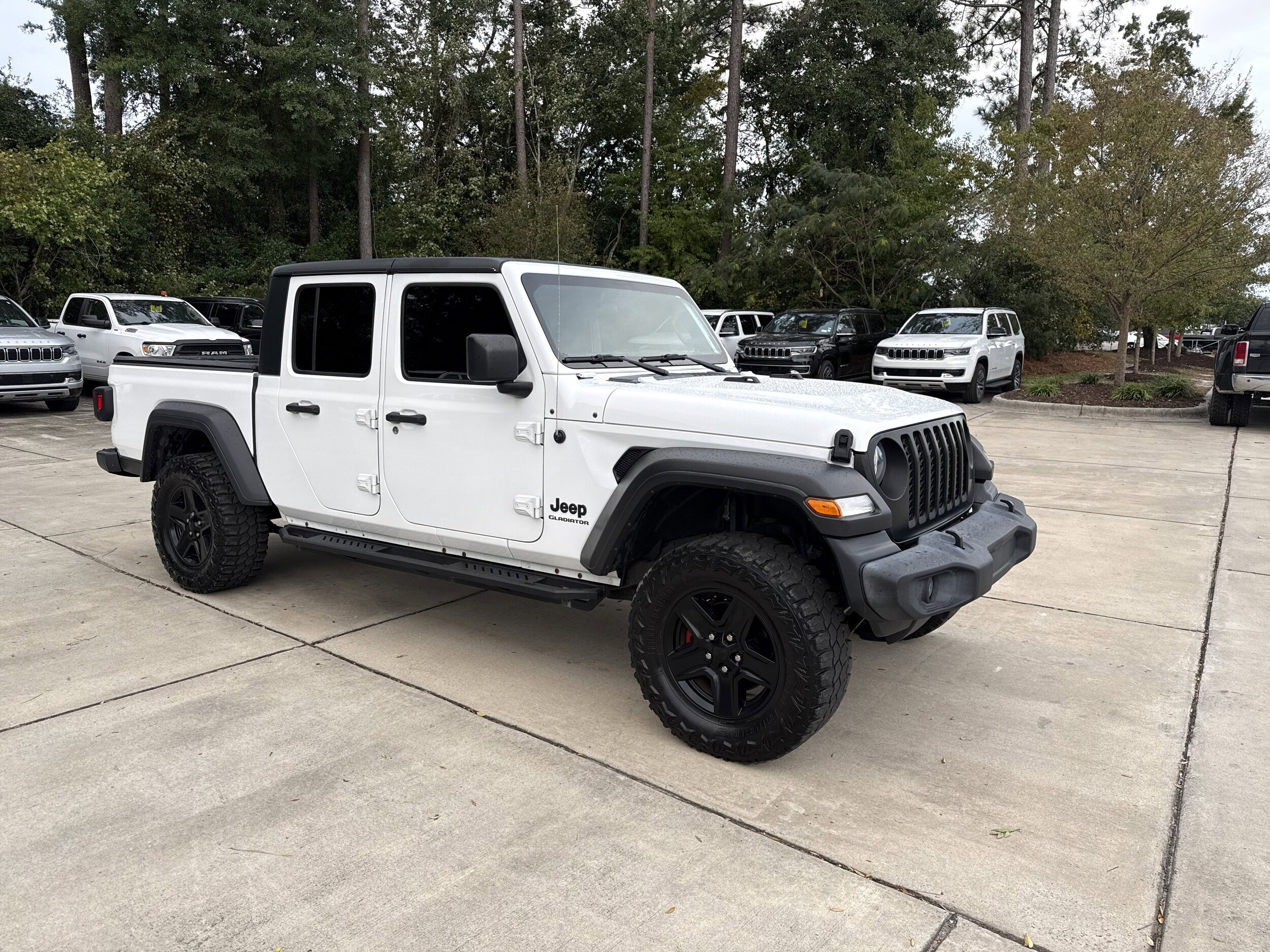 2020 Jeep Gladiator Sport S photo 2