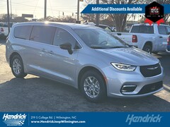 2026 Chrysler Pacifica Select Passenger Van