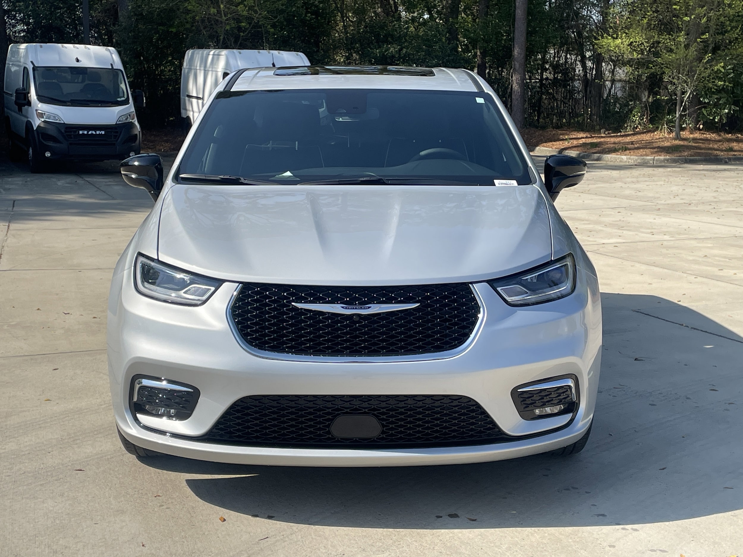 2026 Chrysler Pacifica Limited photo 4