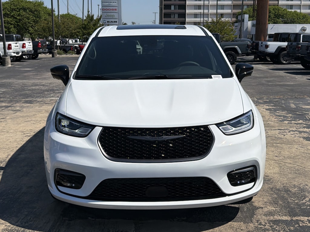 New 2026 Chrysler Pacifica Select Passenger Van