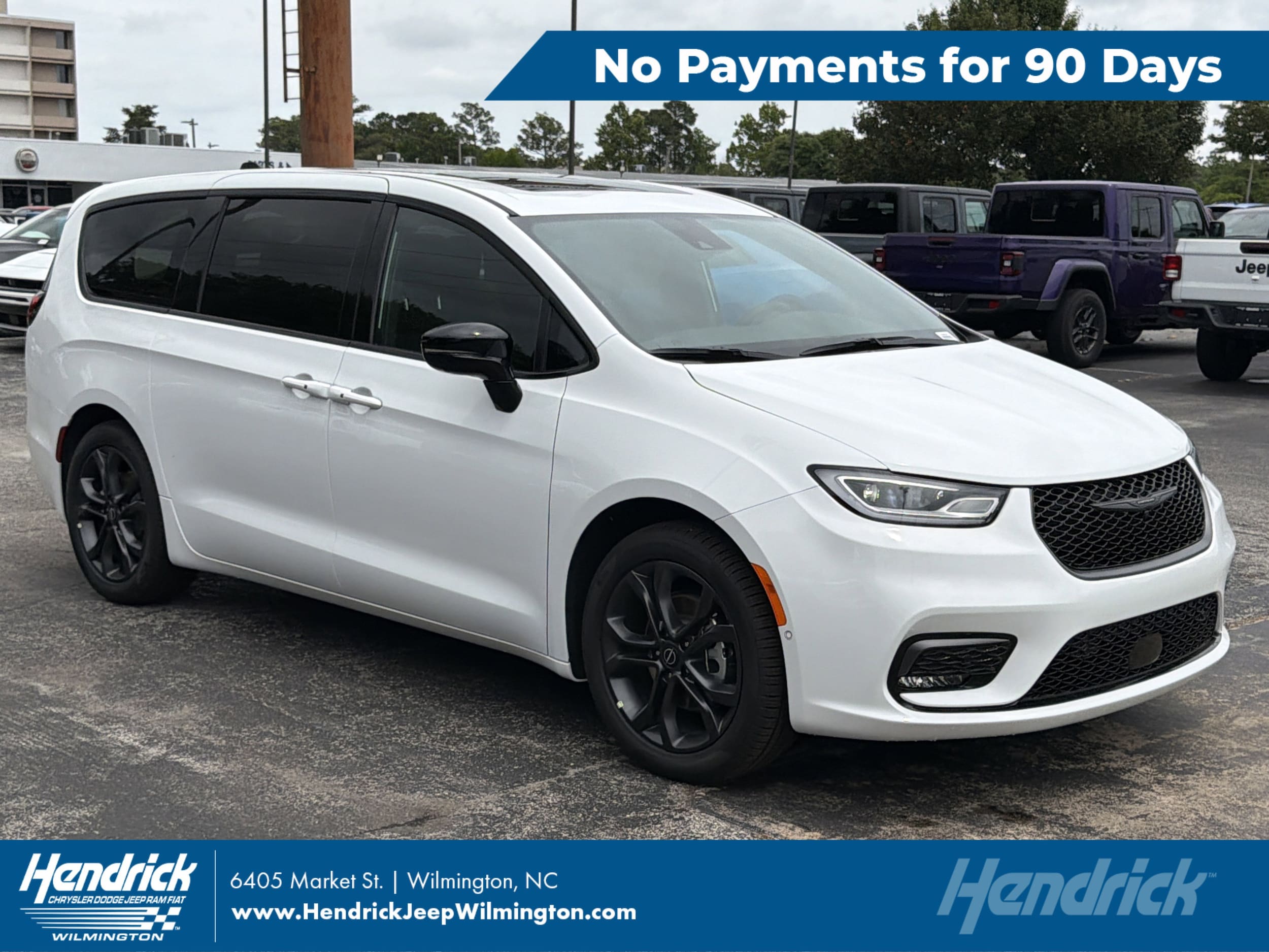 2026 Chrysler Pacifica Select's photo
